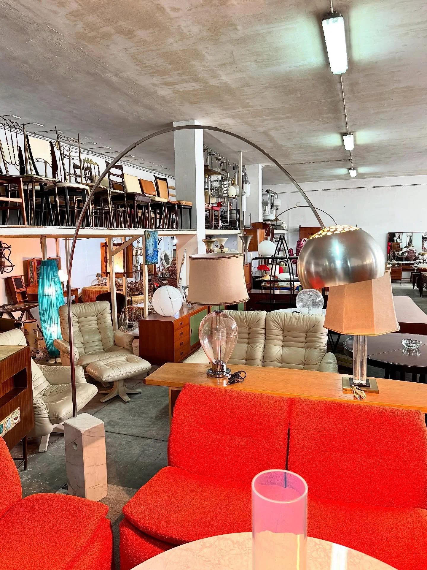 DISPONIBILE ๐ข
Lampada ad arco con etichetta originale Flos di Achille & Pier Giacomo Castiglioni, anni ‘60.
Struttura ad arco allungabile in acciaio e base in marmo, ottime condizioni.
Dimensioni: L. 24 x P. 220 x H. 240 cm
๐ Showroom a Q