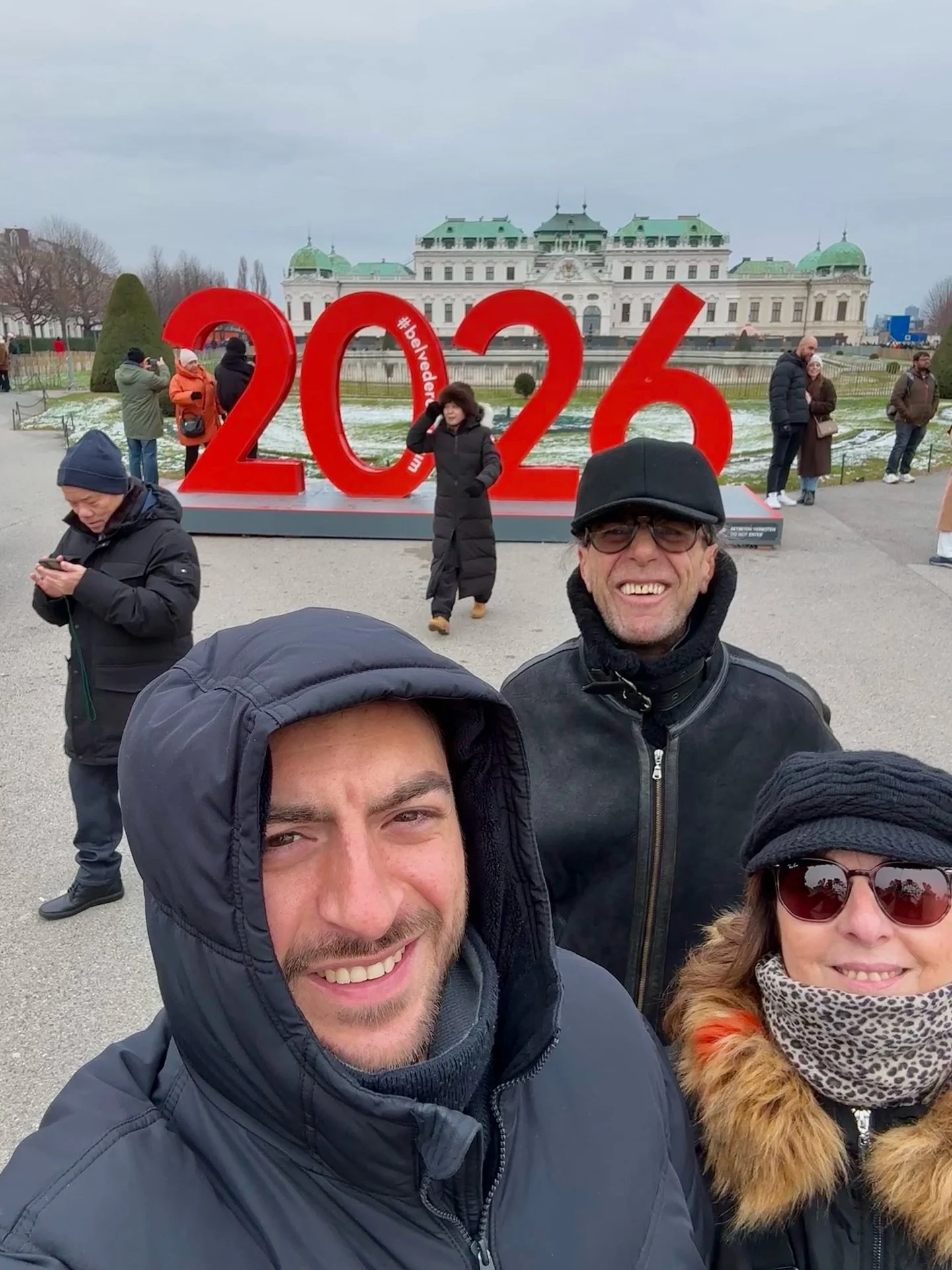 Che il 2026 possa essere un anno pieno di soddisfazioni, felicit&agrave; e gioia per tutti! 😘🫶🏻🍾

📍 Showroom a Quarto (Napoli)
🗓️ Appuntamenti: Lun&ndash;Sab | 10:00&ndash;14:00
🛒 Scopri di pi&ugrave; su: emporium900.com
🚚 Spediamo in tutta I