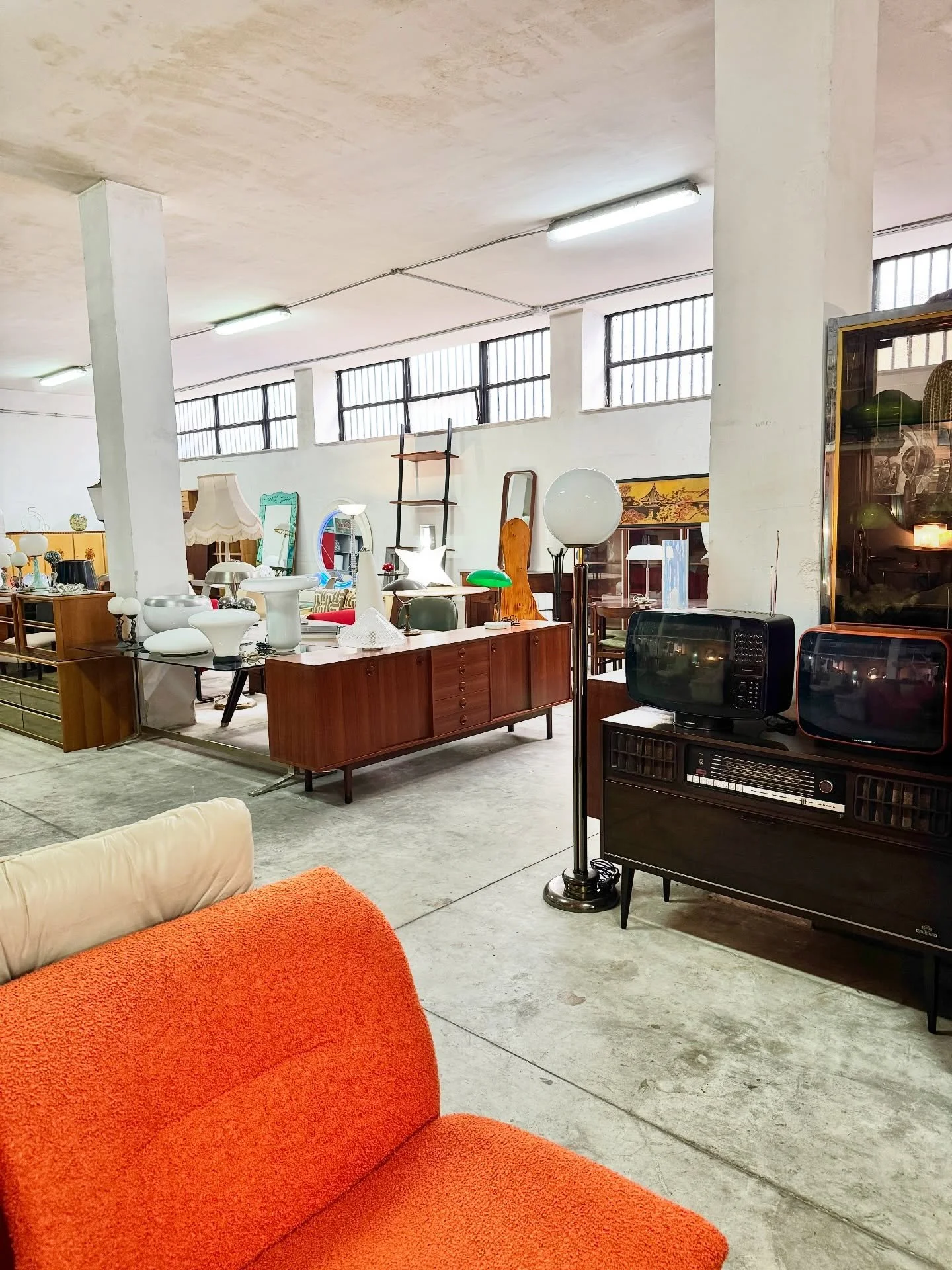 Diamo uno sguardo... (Pt. 1) 🤩✨💫

💌 Vuoi info o prezzi? Scrivici in privato!
📍 Showroom a Quarto (Napoli)
🗓️ Appuntamenti: Lun&ndash;Sab | 10:00&ndash;14:00
🛒 Scopri di pi&ugrave; su: emporium900.com
🚚 Spediamo in tutta Italia!

#napoli #arred