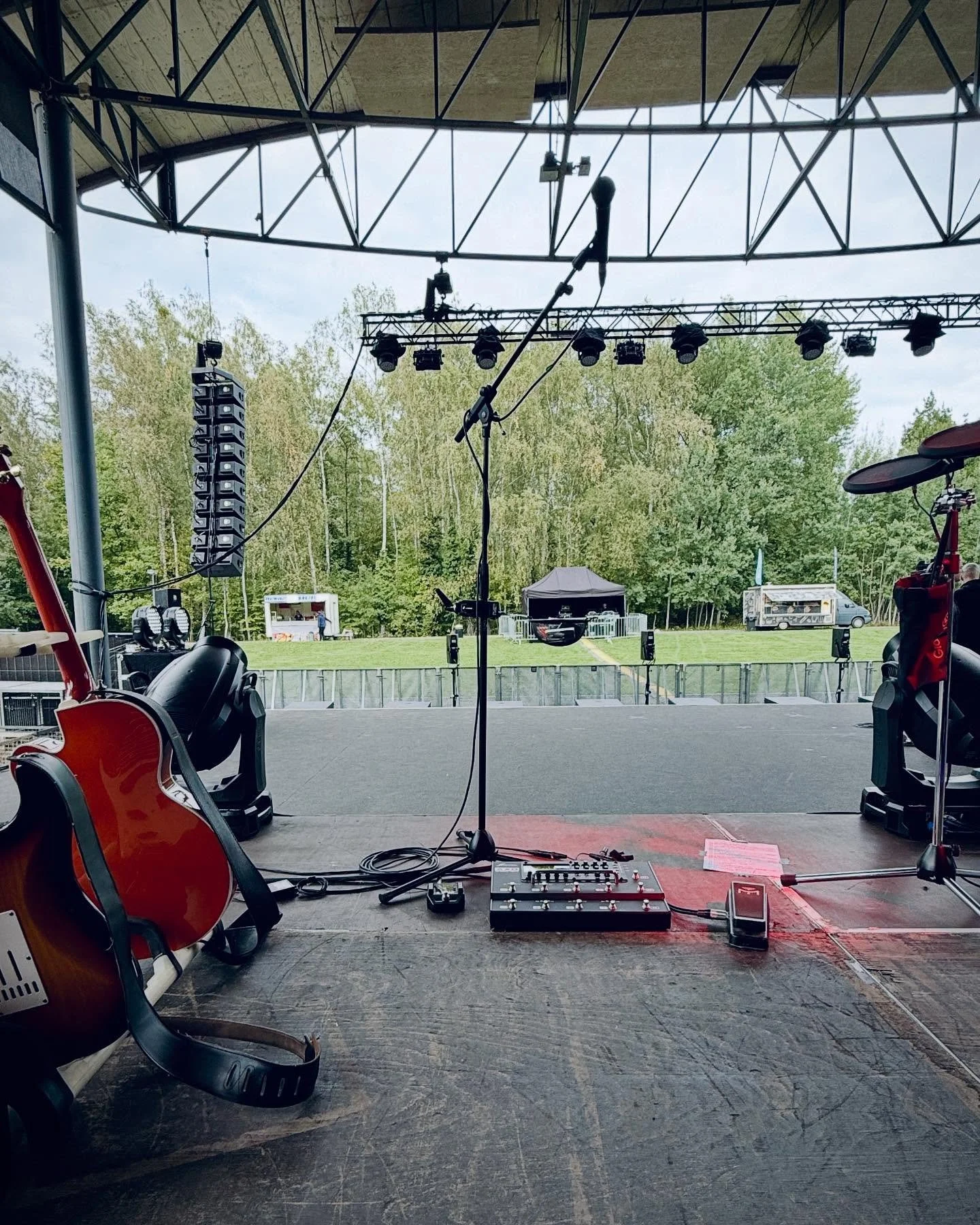 Today&lsquo;s workplace&hellip;
With Forced To Mode in Eberswalde. 

🤘🏼🎸

#matthiaskahra #guitarist 
#guitarplayer #guitaristofinstagram 
#forcedtomode #forcedtomodeontour 
#gretschguitars #fractalaudio