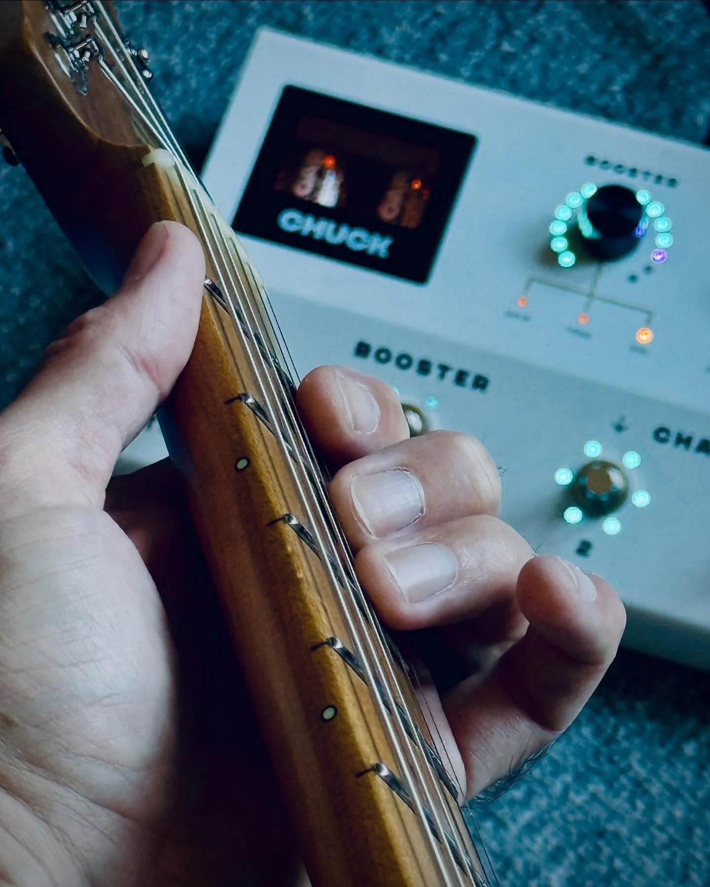 Good Morning 🤘🏼
Practice makes perfect&hellip;

🎸☕️

#matthiaskahra #guitaristofinstagram 
#dailypractice #besthouroftheday 
#underdog #chuck 
#ibanez #ibanezaz2402