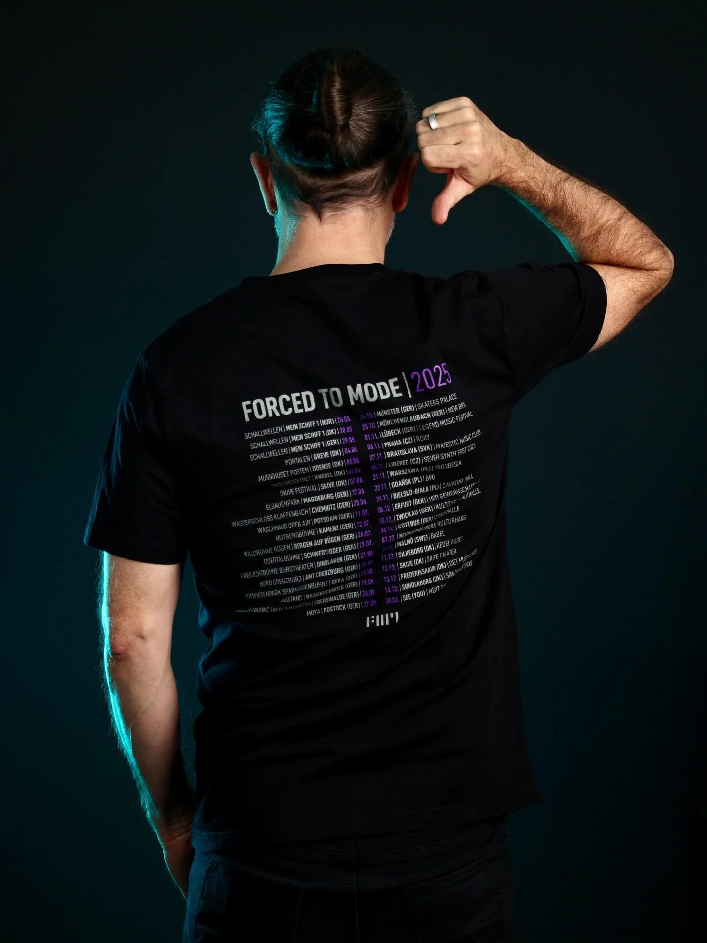 That&rsquo;s it. 
What a ride. 
See you on the other side. 
Happy New Year!

🚀🍾&hearts;️

#matthiaskahra
#forcedtomode #forcedtomodeontour
#guitarist #matthiaskahra ontour