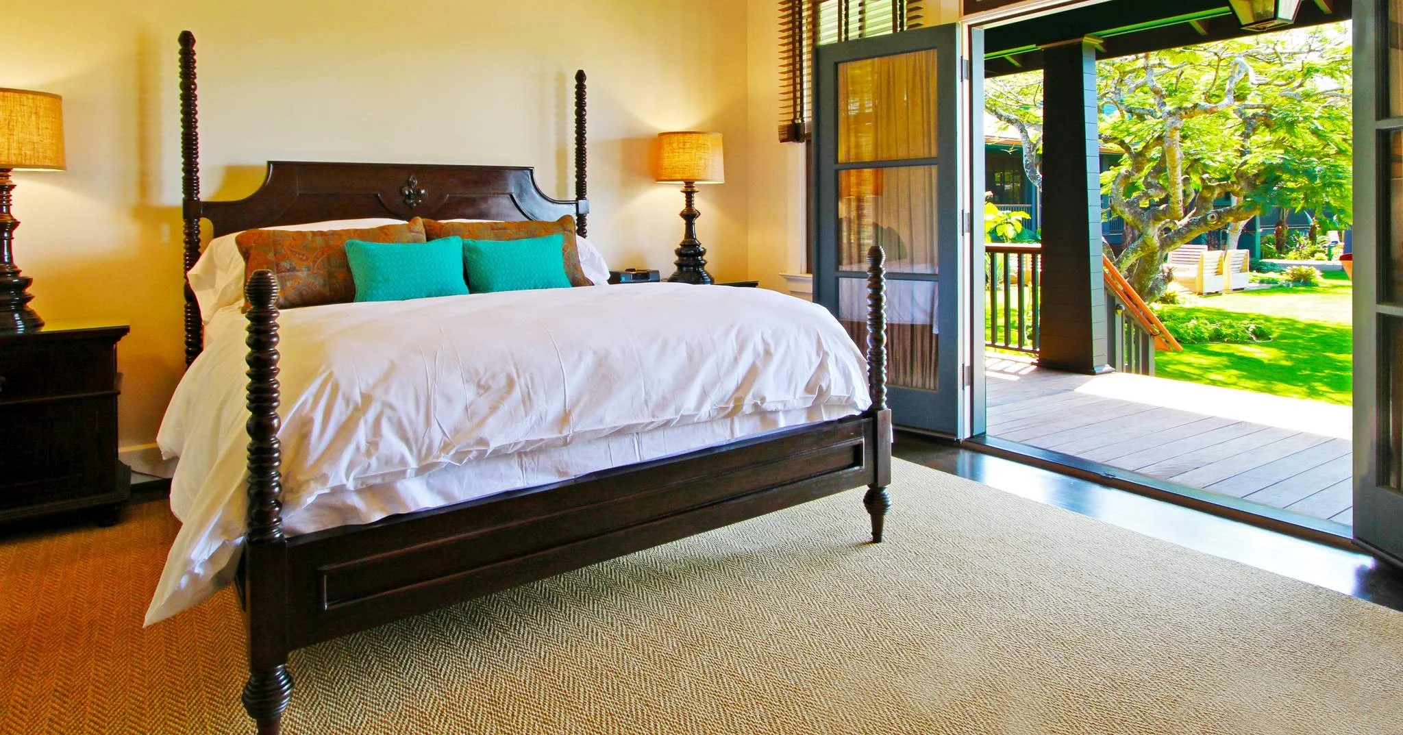 stretch-retreat-lumeria-room-to-courtyard.jpg