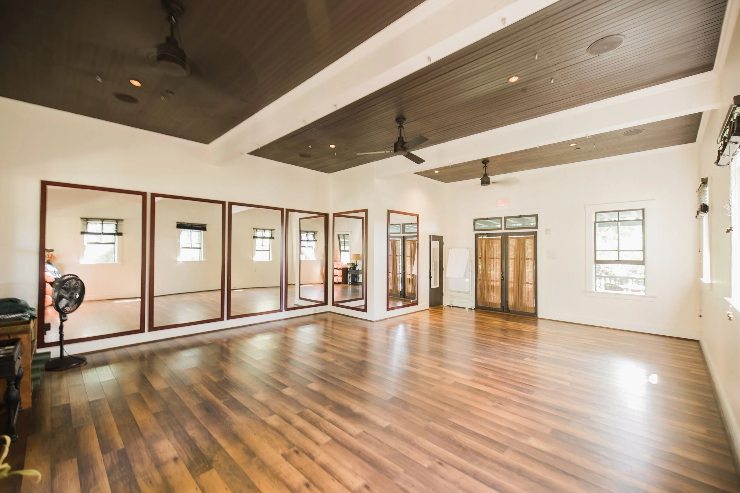 stretch-retreat-lumeria-yoga-room-04.jpg