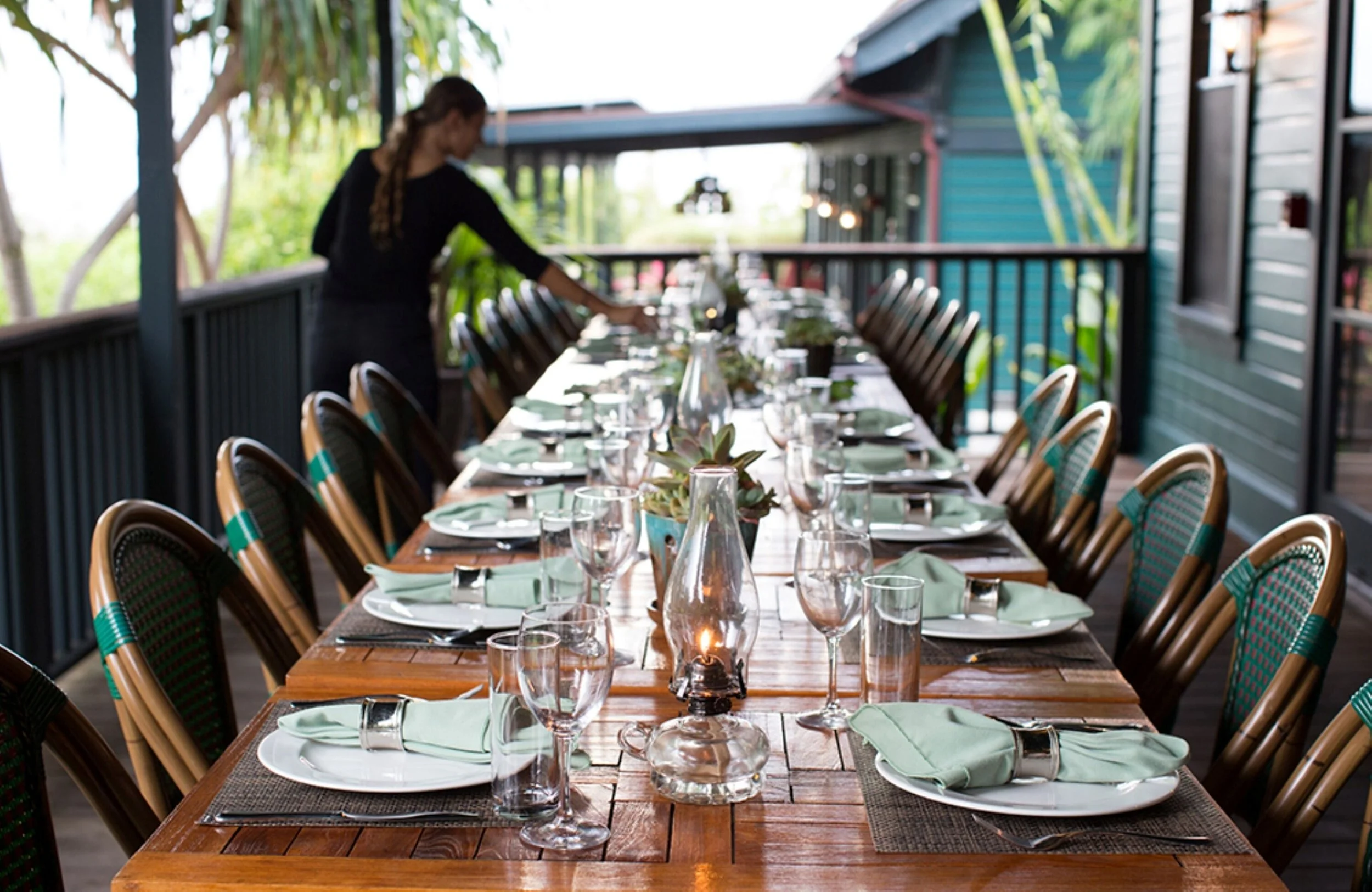 stretch-retreat-lumeria-dinner-table-01.jpg