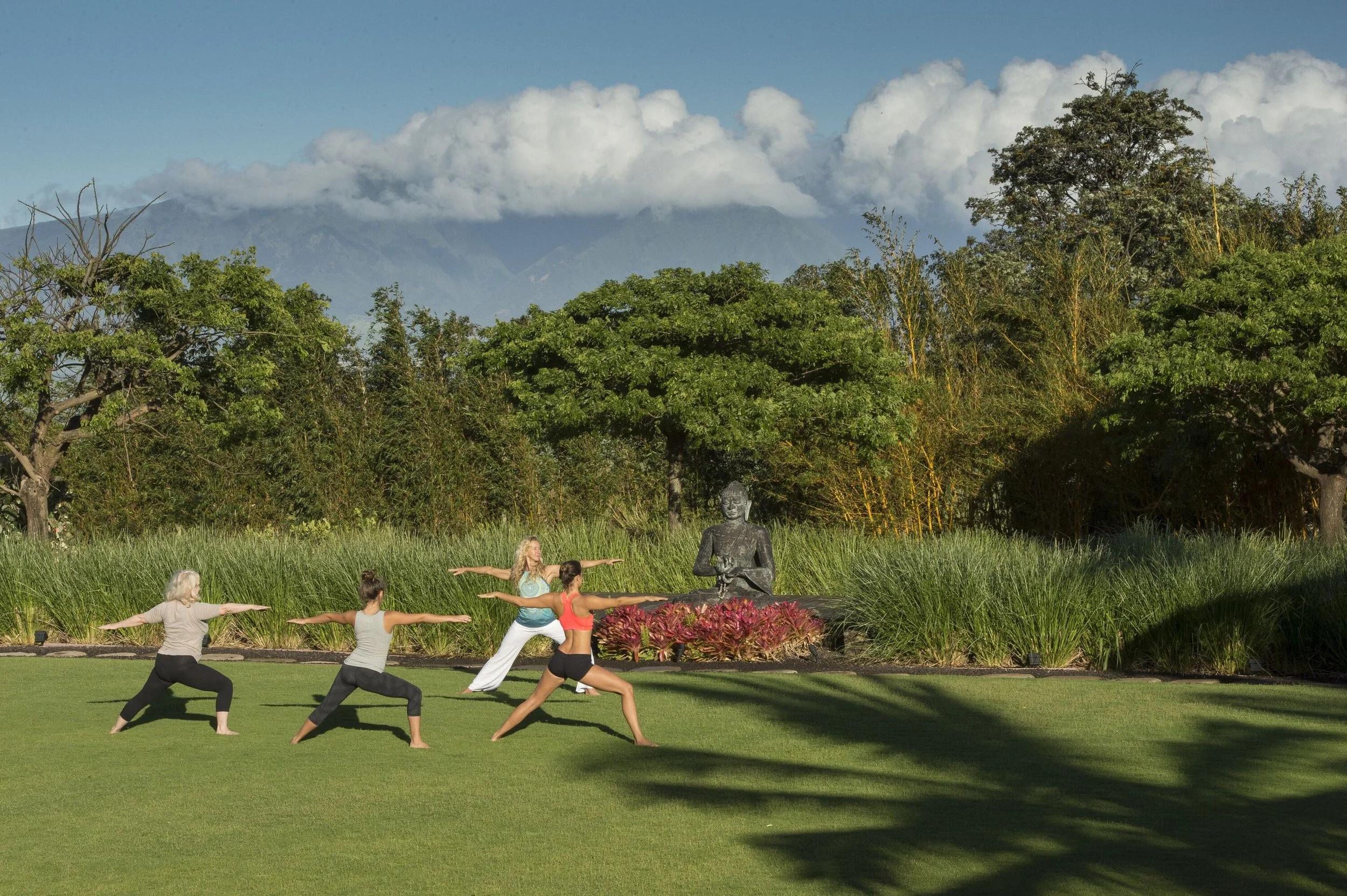 stretch-retreat-lumeria-yoga-on-grass-02.jpg