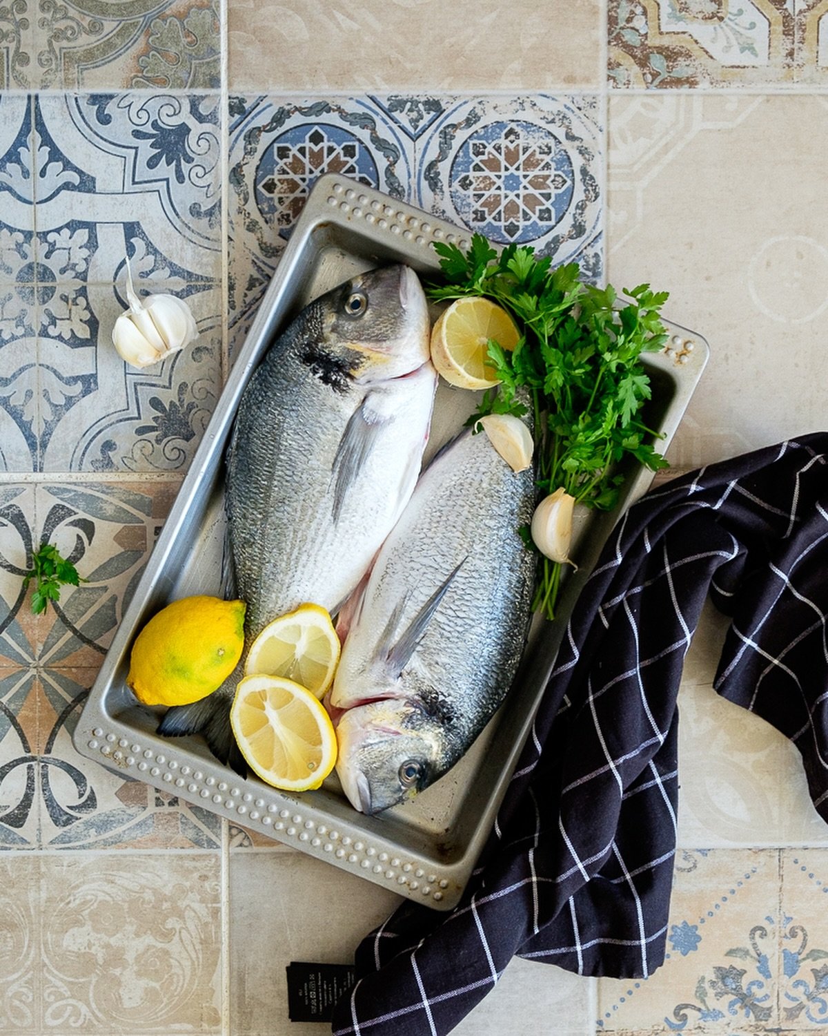 Three of Tenerife&rsquo;s most iconic recipes in one place, along with simple techniques and tips! Dorada, padr&oacute;n peppers, and papas arrugadas.

✅ Recipes, tips and tricks on the blog! Link you know where.