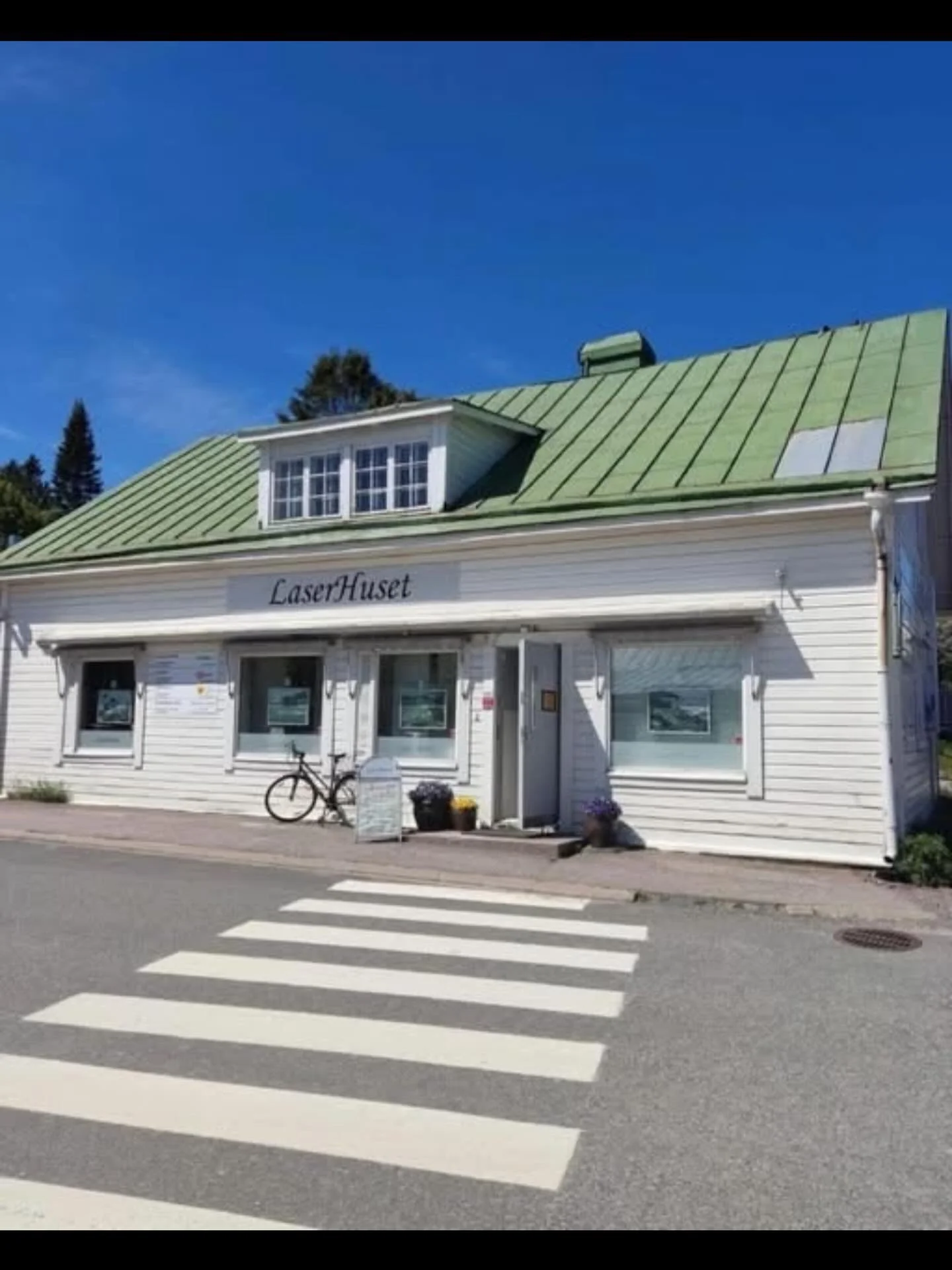 Fr&aring;n och med 8.12 hittar ni Lina p&aring; m&aring;ndagar p&aring; Laserhuset i Ing&aring;! Tider kan man boka via lina.koskinen(at)karisfysioterapi.fi eller 0445437898. Samma tj&auml;nster men ny omgivning. Hoppas vi ses! 😊 #karisfysioterapi #