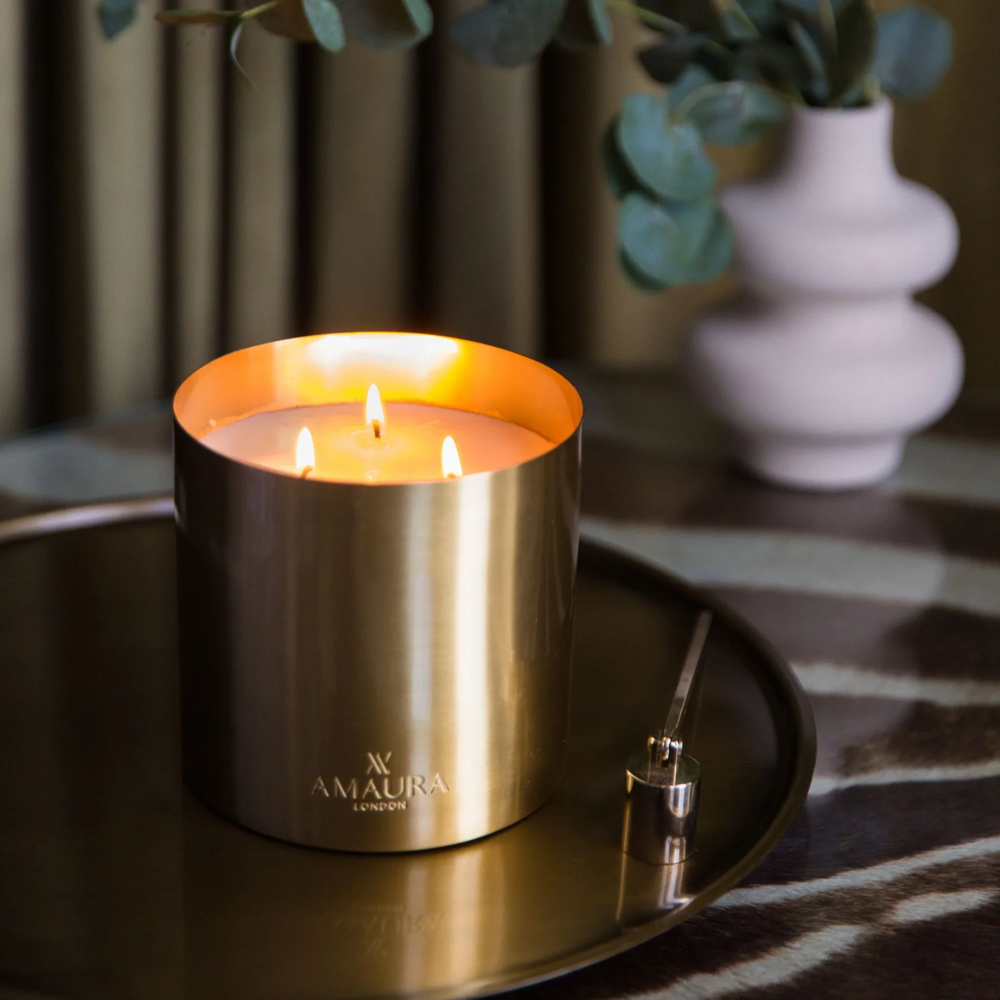 Amaura London | Ignite | Deluxe Candle | Oud & Geranium | 940g (110+ Hours Burn)