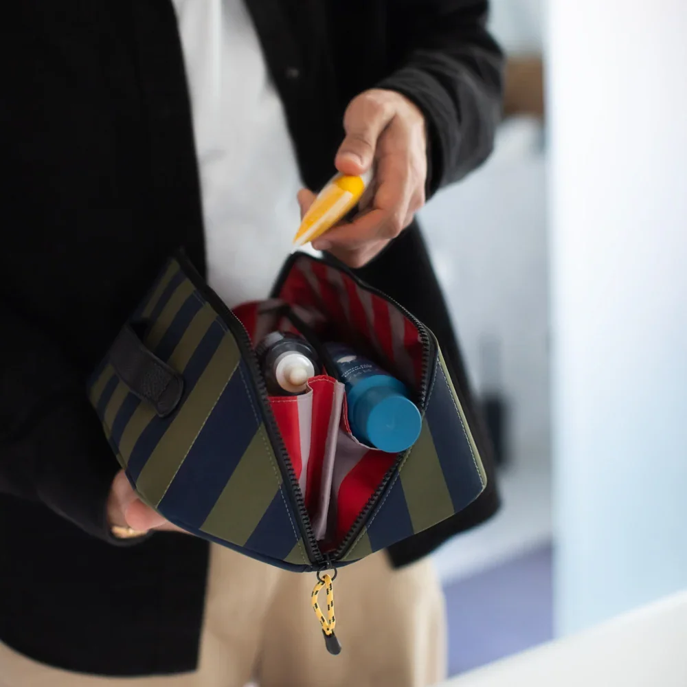 gardern_green_blue_flat_lay_wash_bag_lifestyle.webp