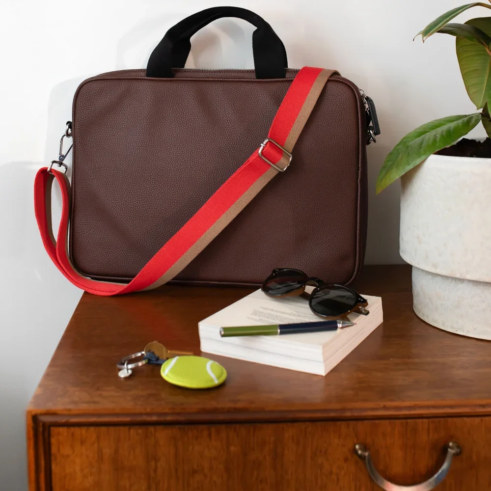 gardner_wine_laptop_bag_lifestyle.webp