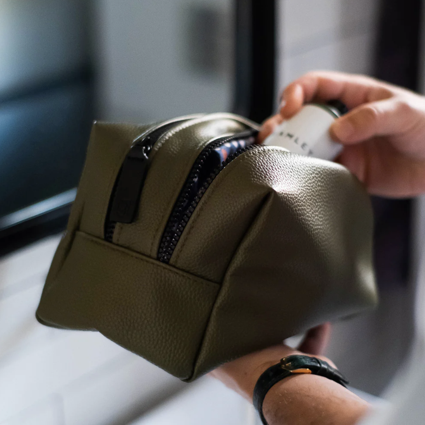 Caroline Gardner Large Green Travel Washbag