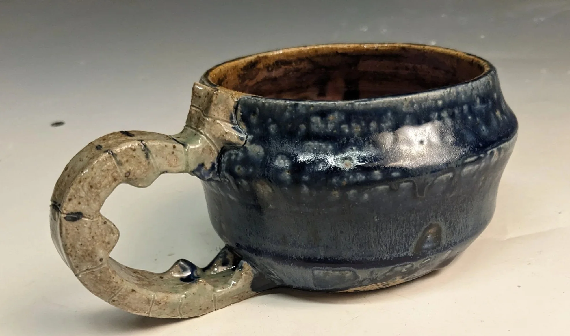CATERPILLAR MUG #5
2025
stoneware