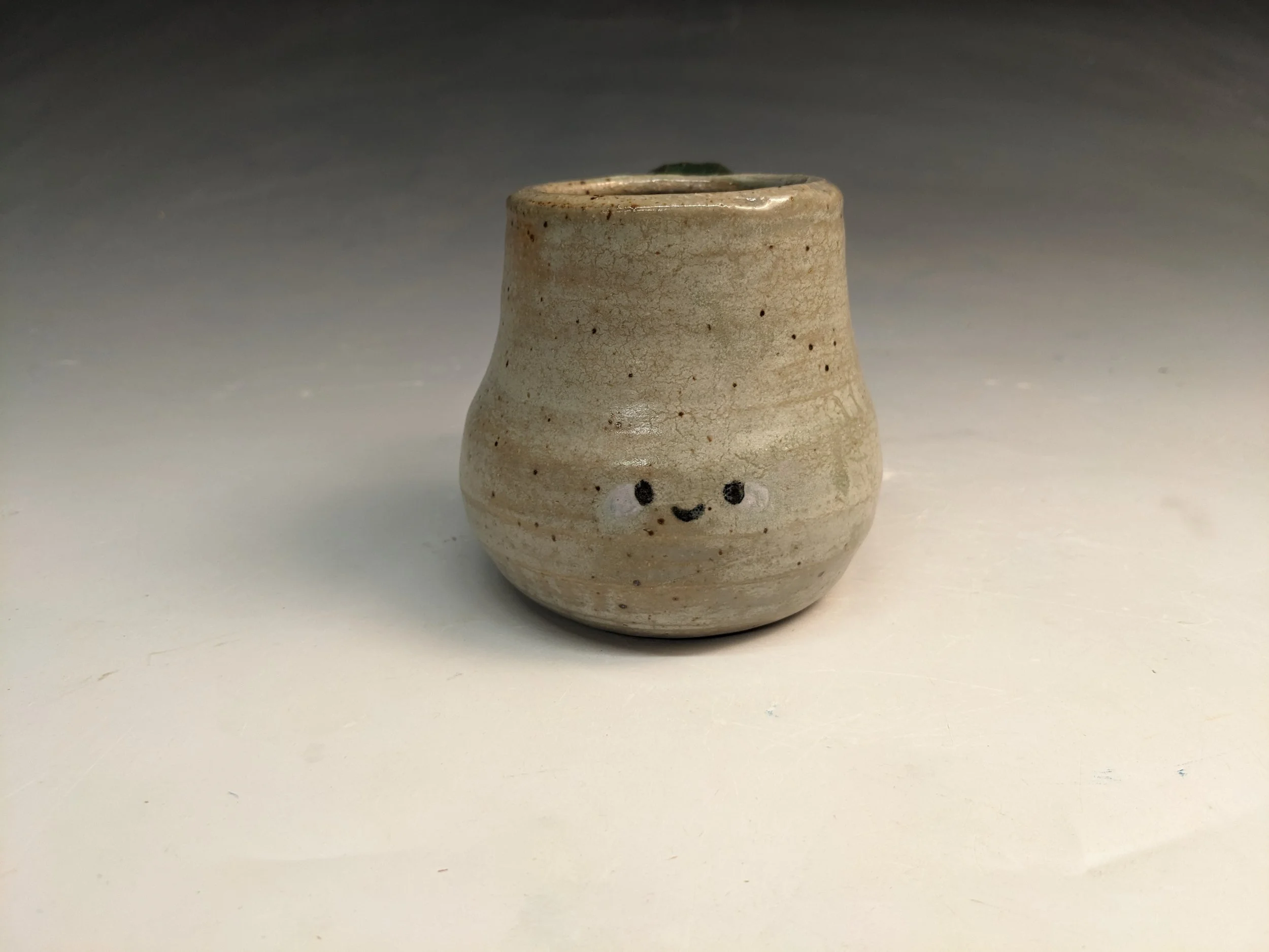 RADISH MUG
2025
stoneware