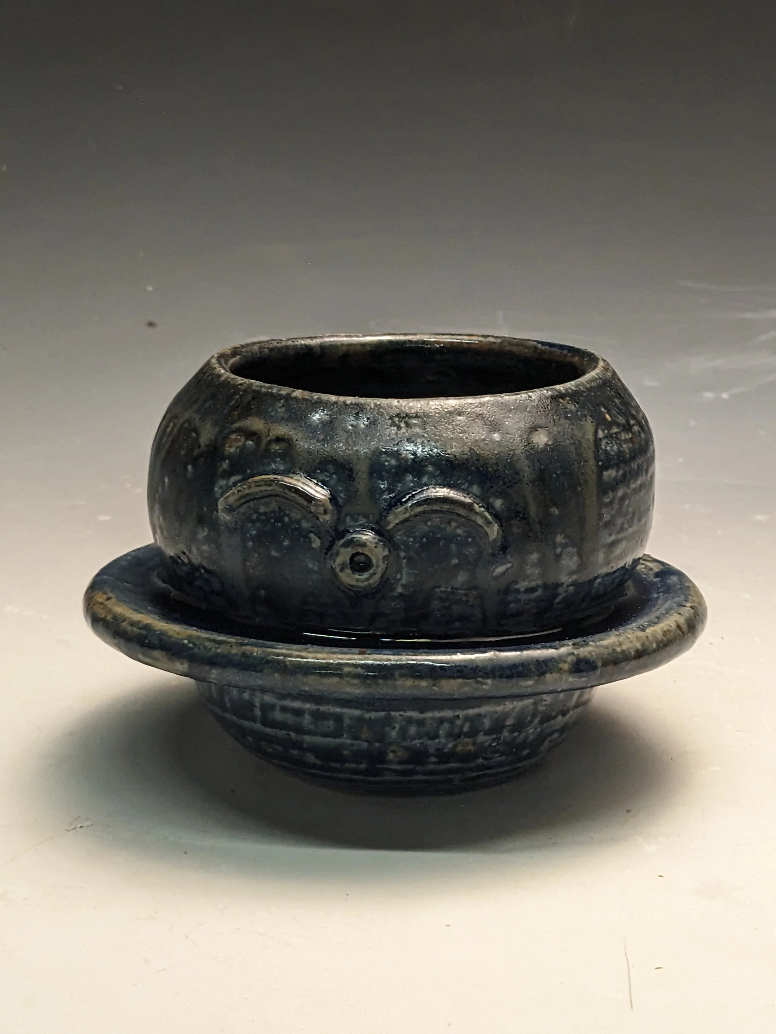 LIL'PLANET
2025
stoneware