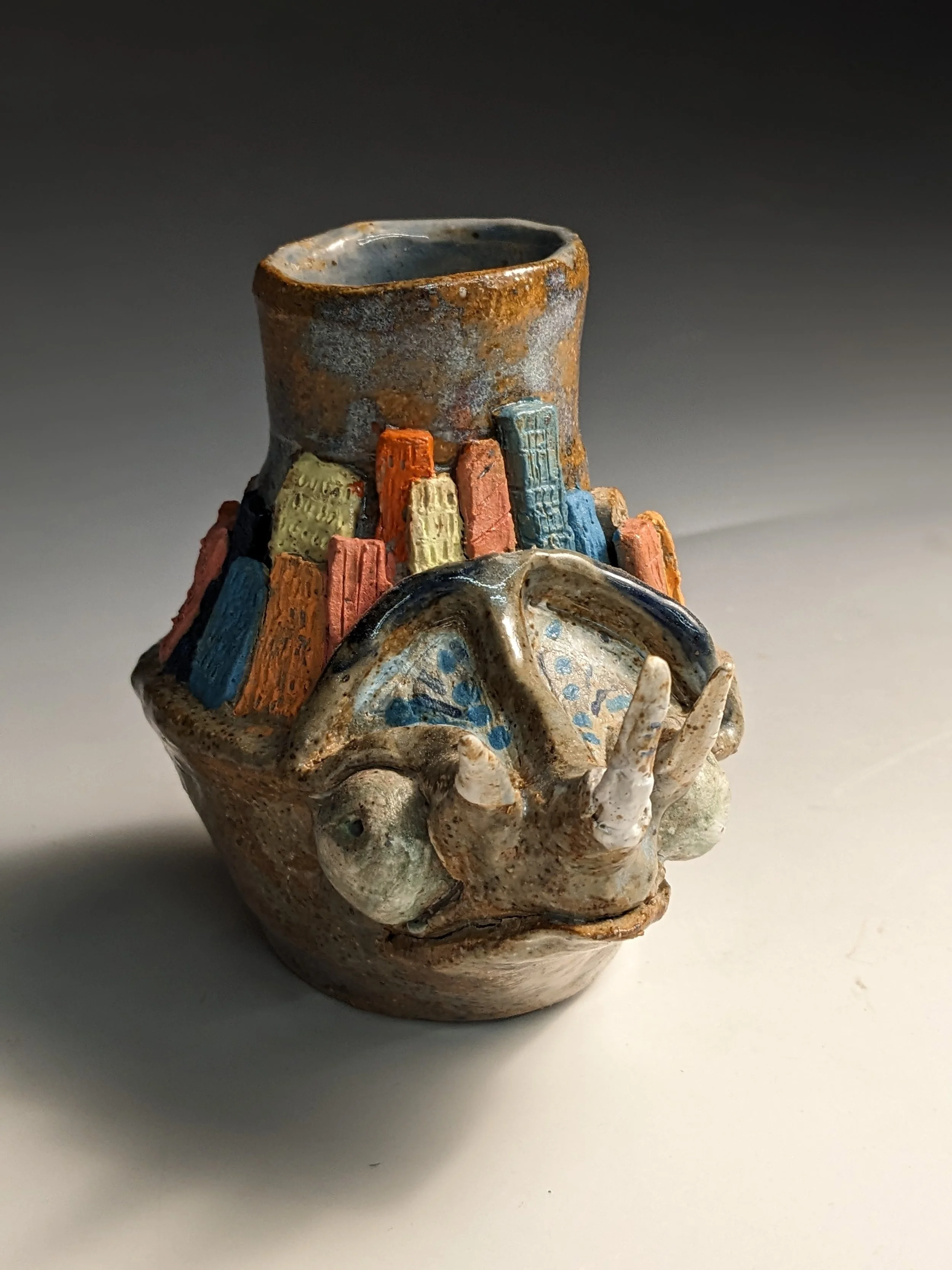 AMPHIBIAN CITY#5
2024
stone ware