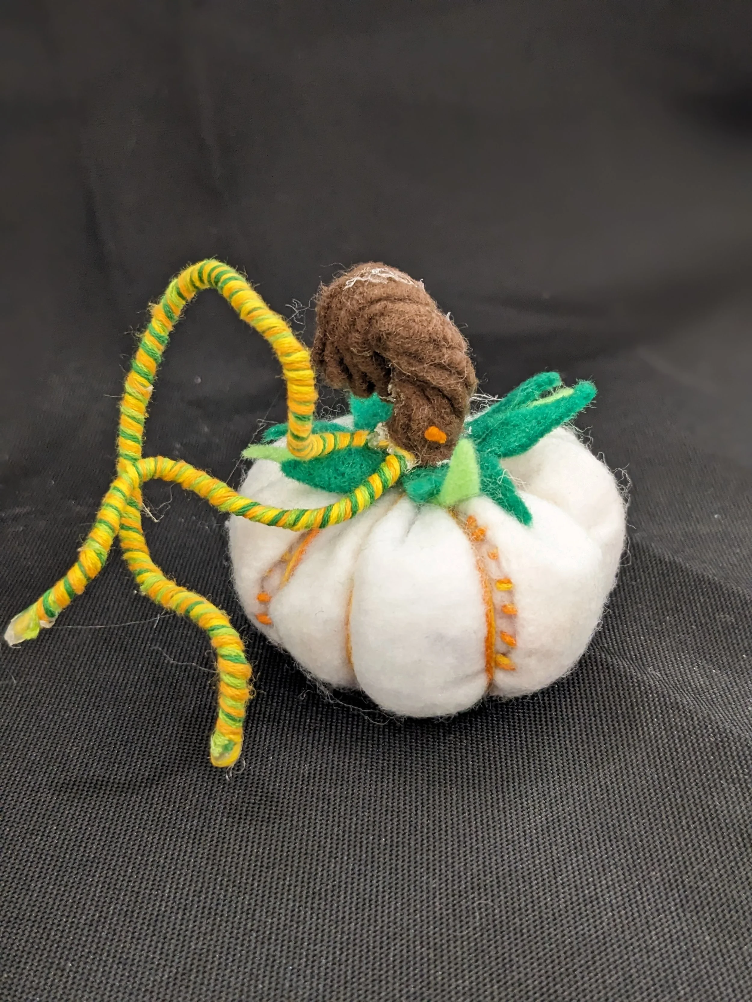 MINI FELT PUMPKIN
2023
felt