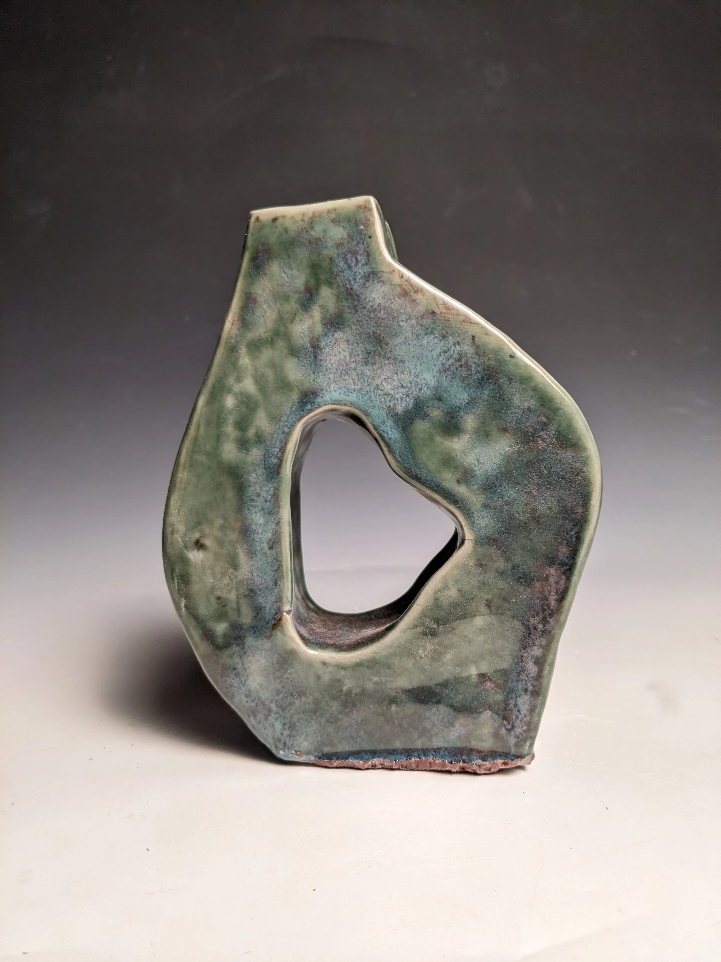BUBBLE VASE
2024
coiled porcelain