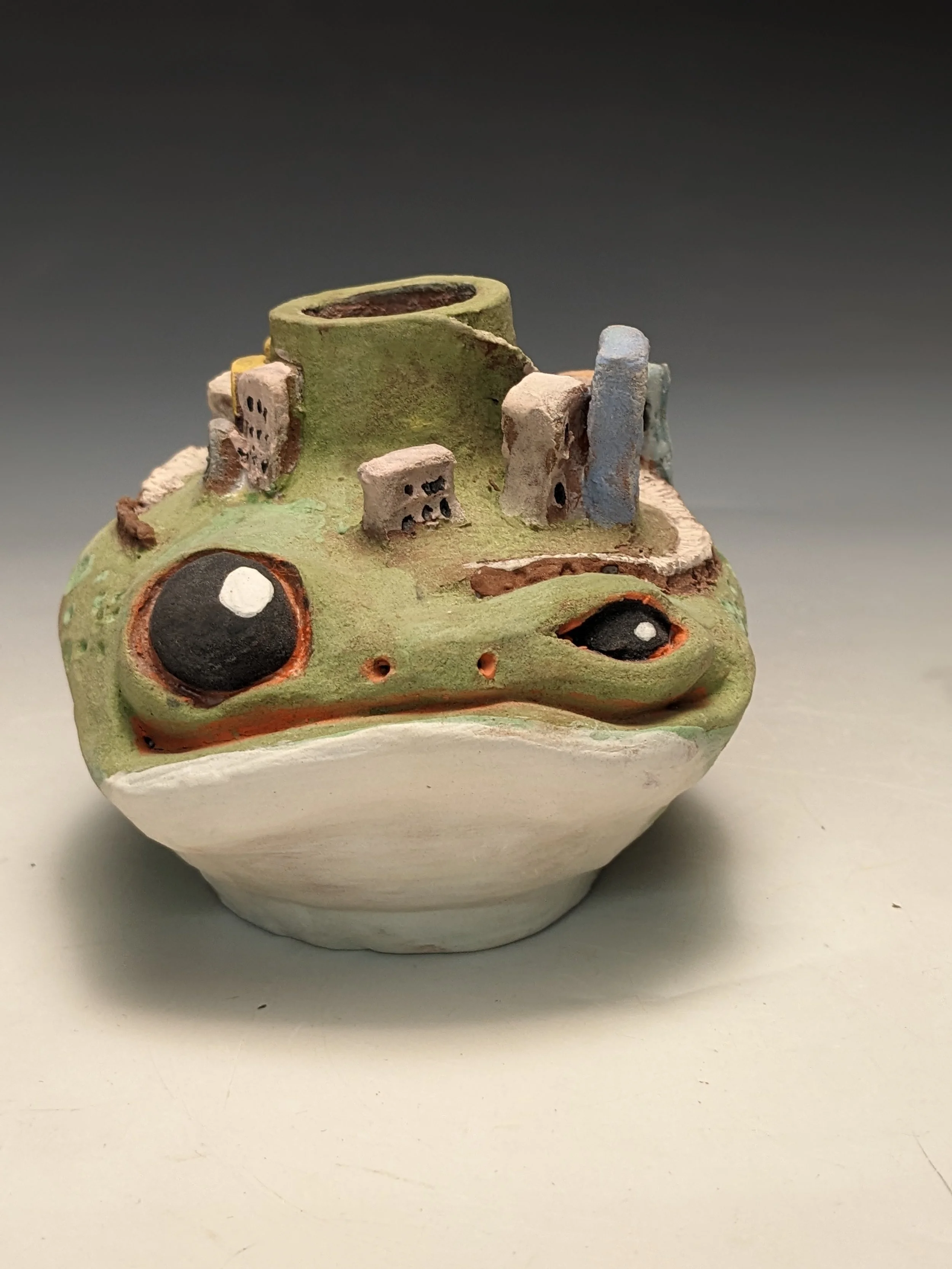 AMPHIBIAN CITY #2
2024
earthen ware