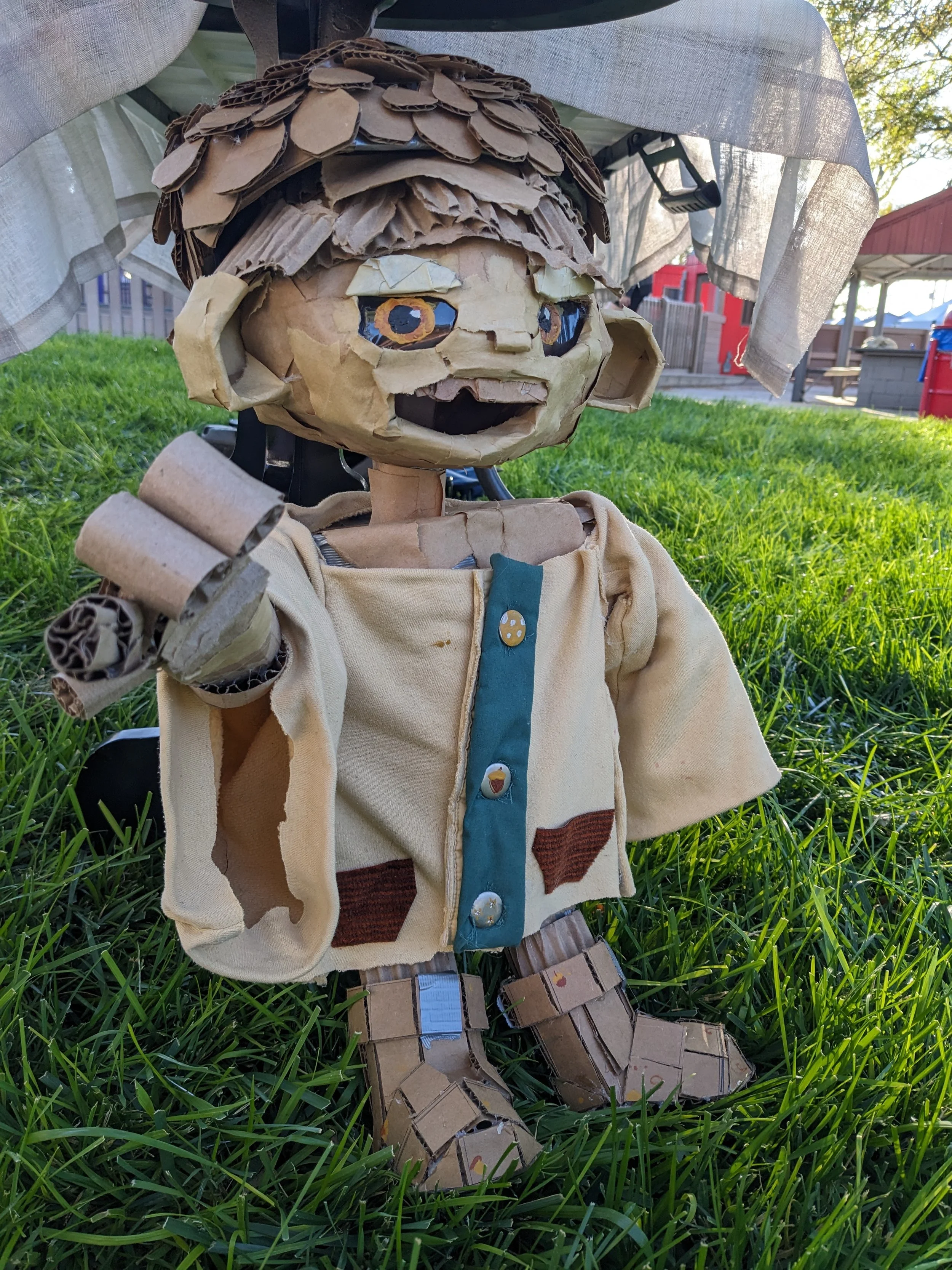 CEDAR
2024
cardboard
created during the same time as willow during the same summer program. little acorn dude with changeable coat. recycled material