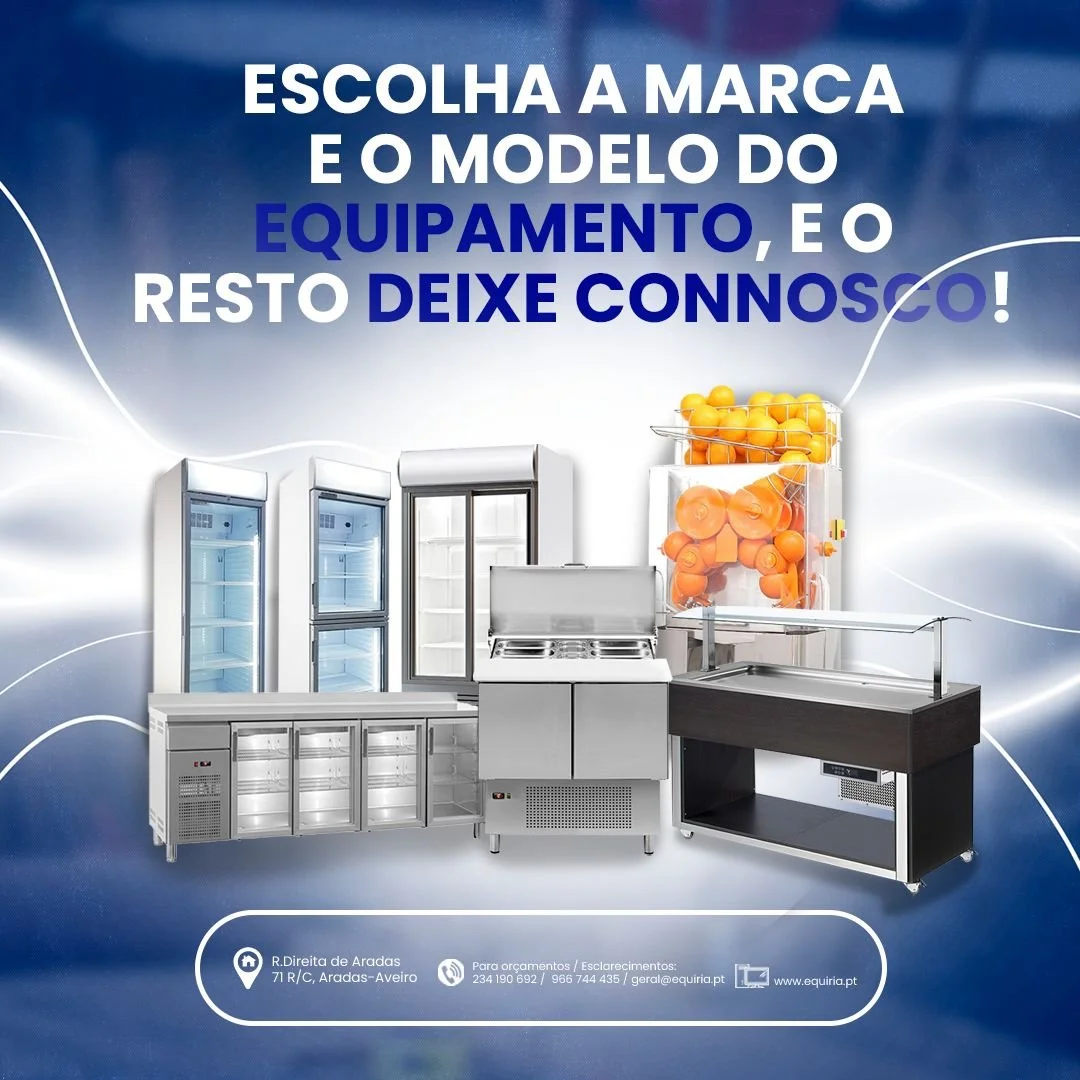 Cartaz azul com informações sobre a credencial oficial de Santiago Pilgrim, disponíveis na loja Mocinha Concept Store. Inclui uma imagem de uma escultura de um peregrino e textos em espanhol e português com orações e bênçãos.