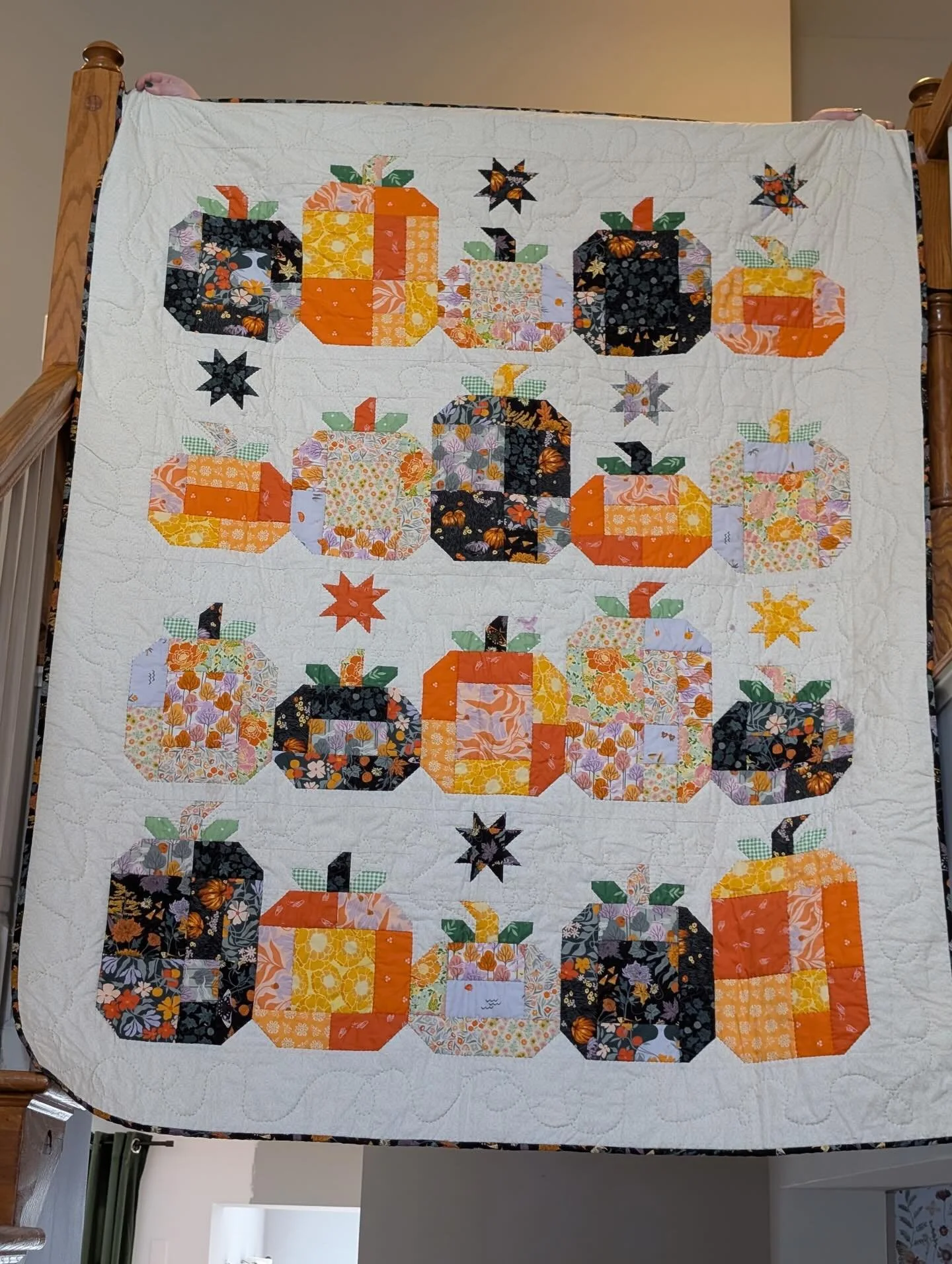 A bit late, but I&rsquo;m still happy that it&rsquo;s done!! Hocus pocus pattern using my Quarterly AGF Fat Quarter from July 2025.  I love it!
#artgalleryfabrics #pumpkins #hocuspocus #fatquartershop
