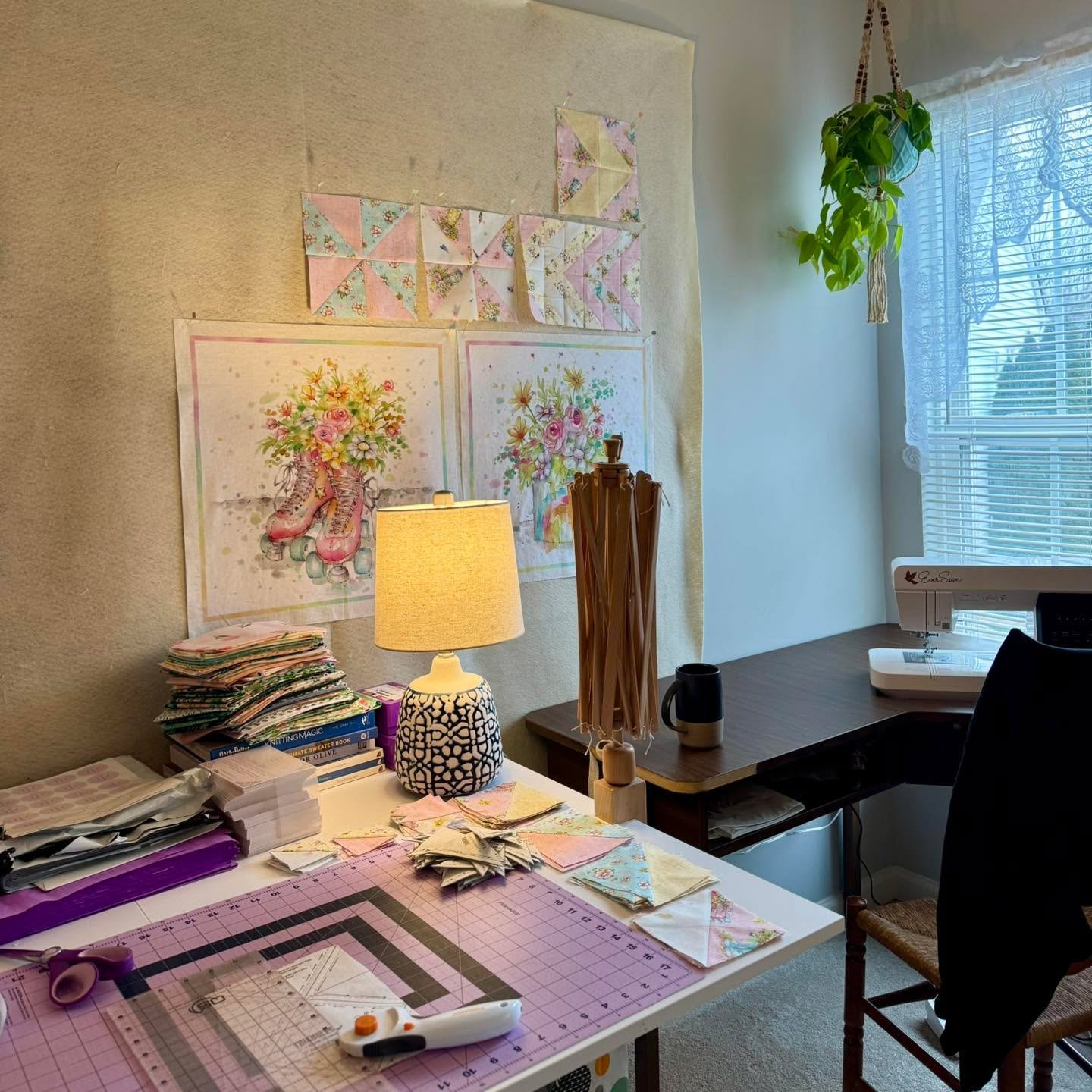 Come visit the joyful messiness of my craft room with me 🥰 I&rsquo;m in a quilting mood these days and I&rsquo;m picking back up a project I started last spring. No pattern, just putting things together for fun! #TheWhimsicalStitchery #quilting #fab