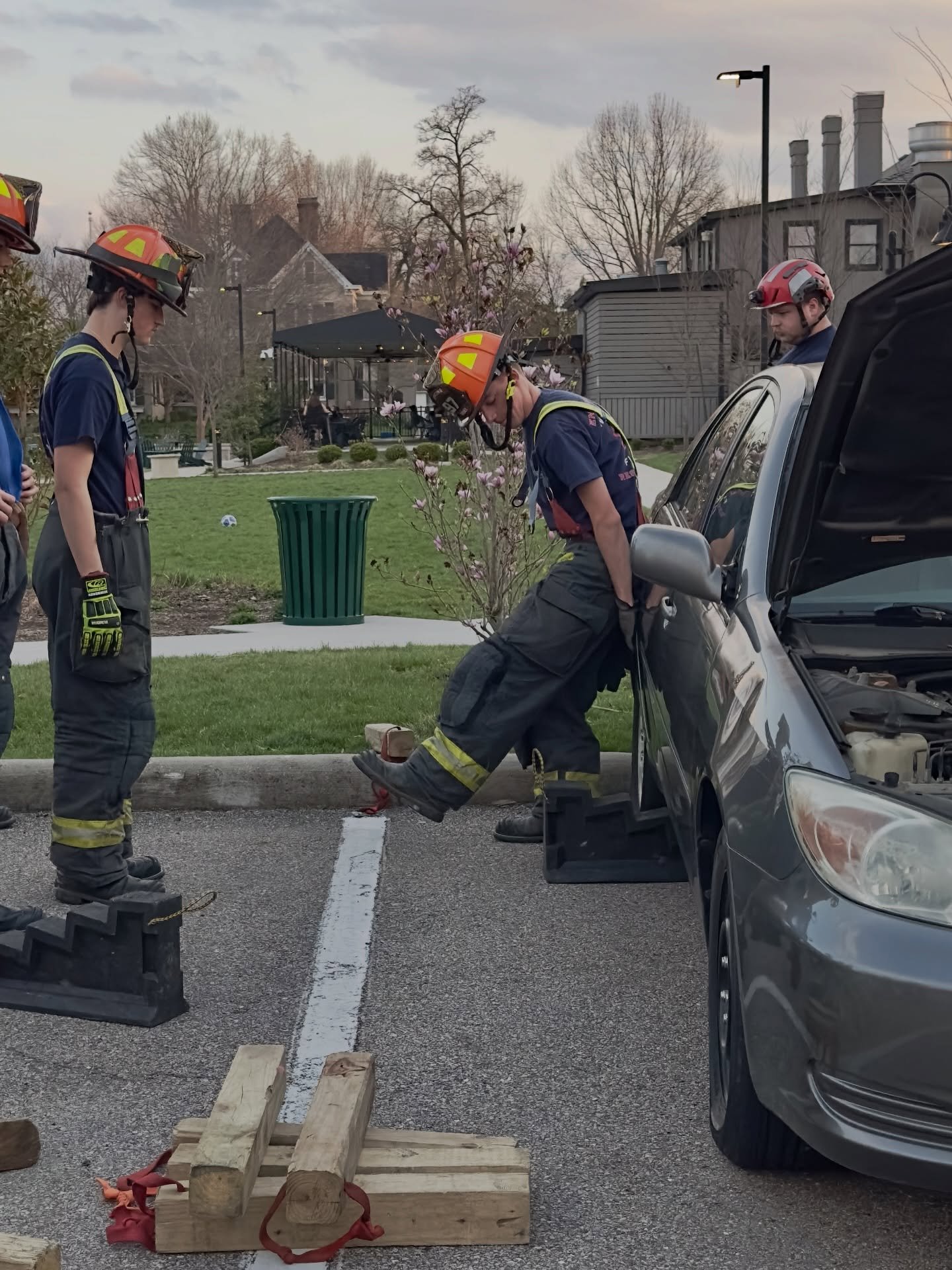 For our regular Monday night training, went over basics of vehicle stabilization using cribbing, step chocks, and Kodiak struts. Thanks to FF Powers and Lt. Weisbrodt for teaching. 

#volunteerfiredepartment #wyomingfireems