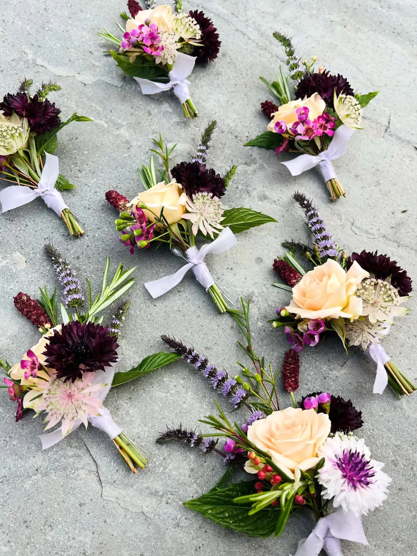 Delicate moody buttonholes for S&amp;D last week 🤎

Including gorgeous cornflowers from @yewtreefarmflowers &amp; rosemary from my own garden, which plays with the mint flower for aromatic goodness! 
Finished with hand-dyed lilac silk ribbon 🍇

See