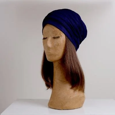 Kopfbedeckung mit Haarteilen