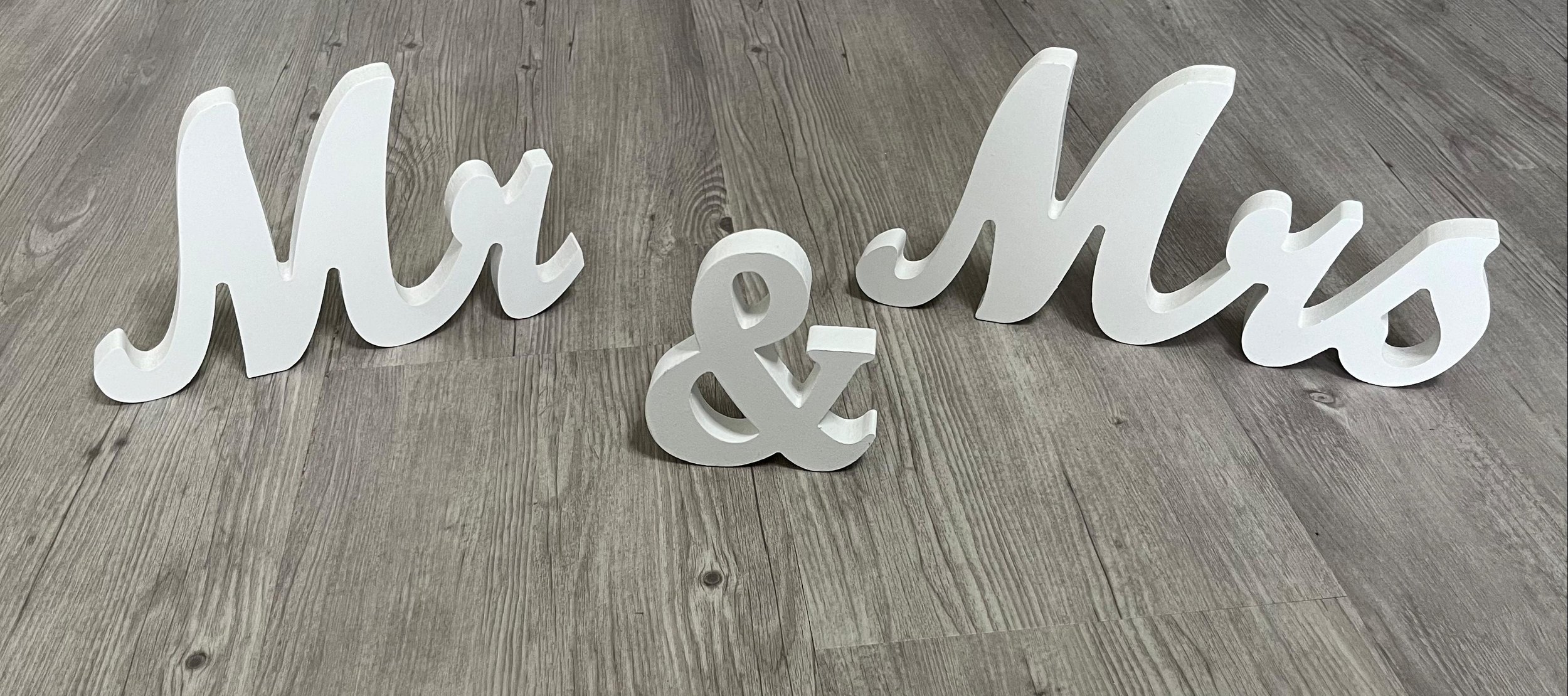 Mr. & Mrs. Schriftzug