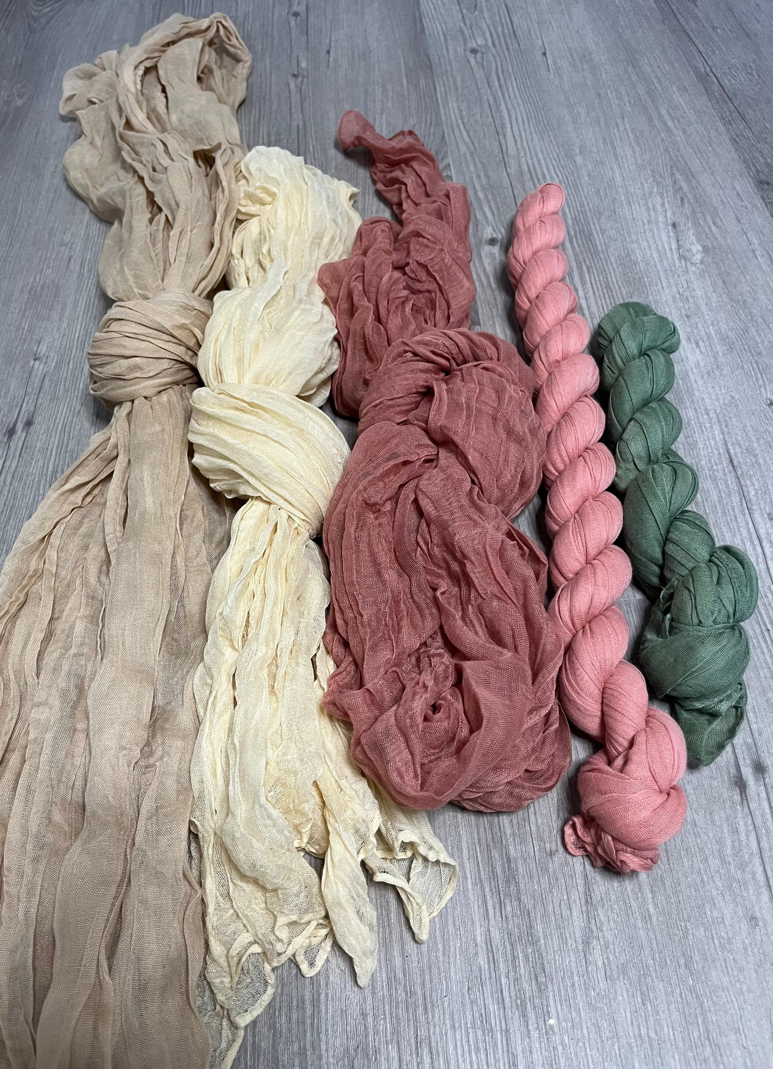 Tischtücher in verschiedenen Längen und Farben