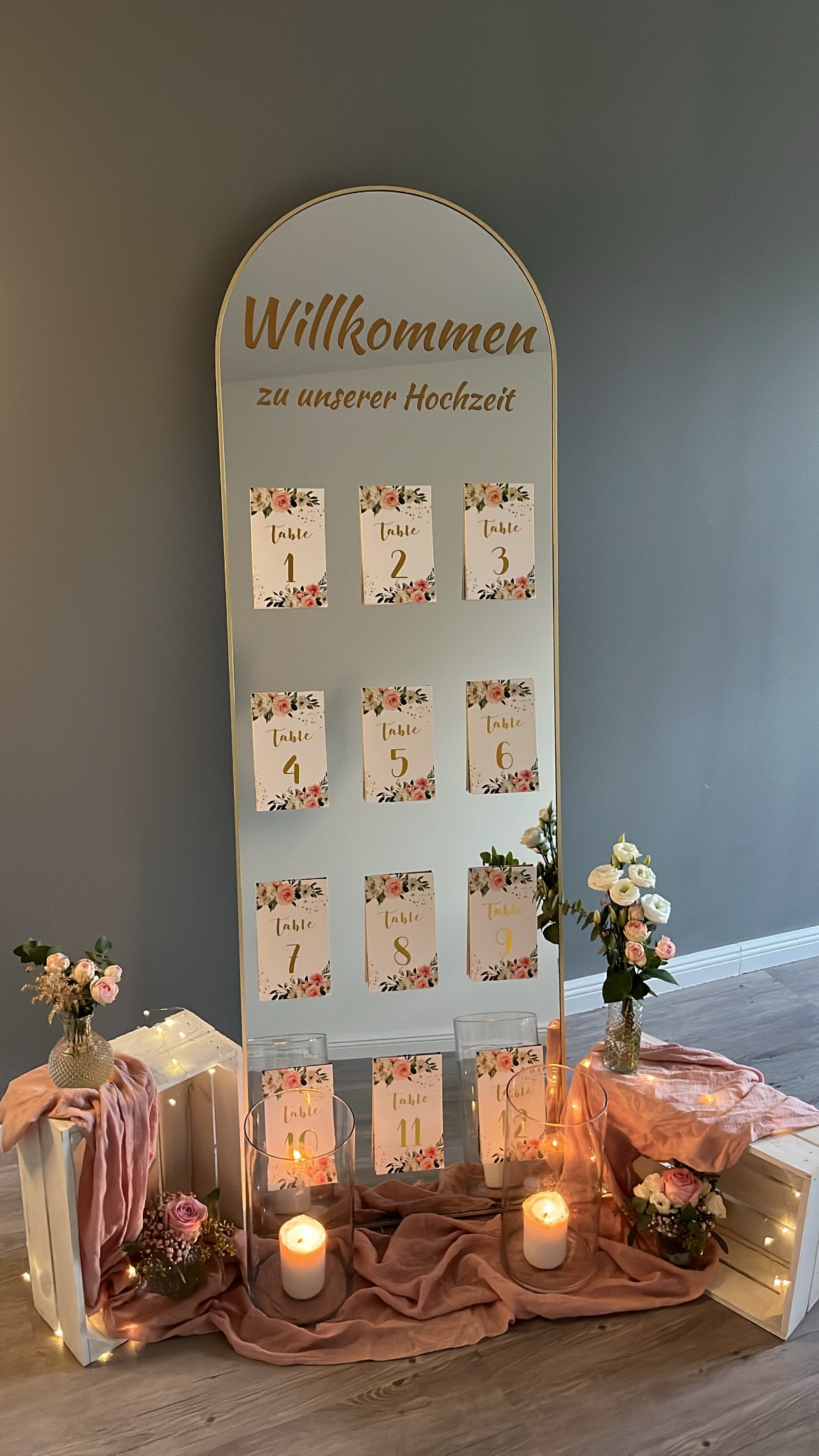 Sitzplan großer goldener Standspiegel
