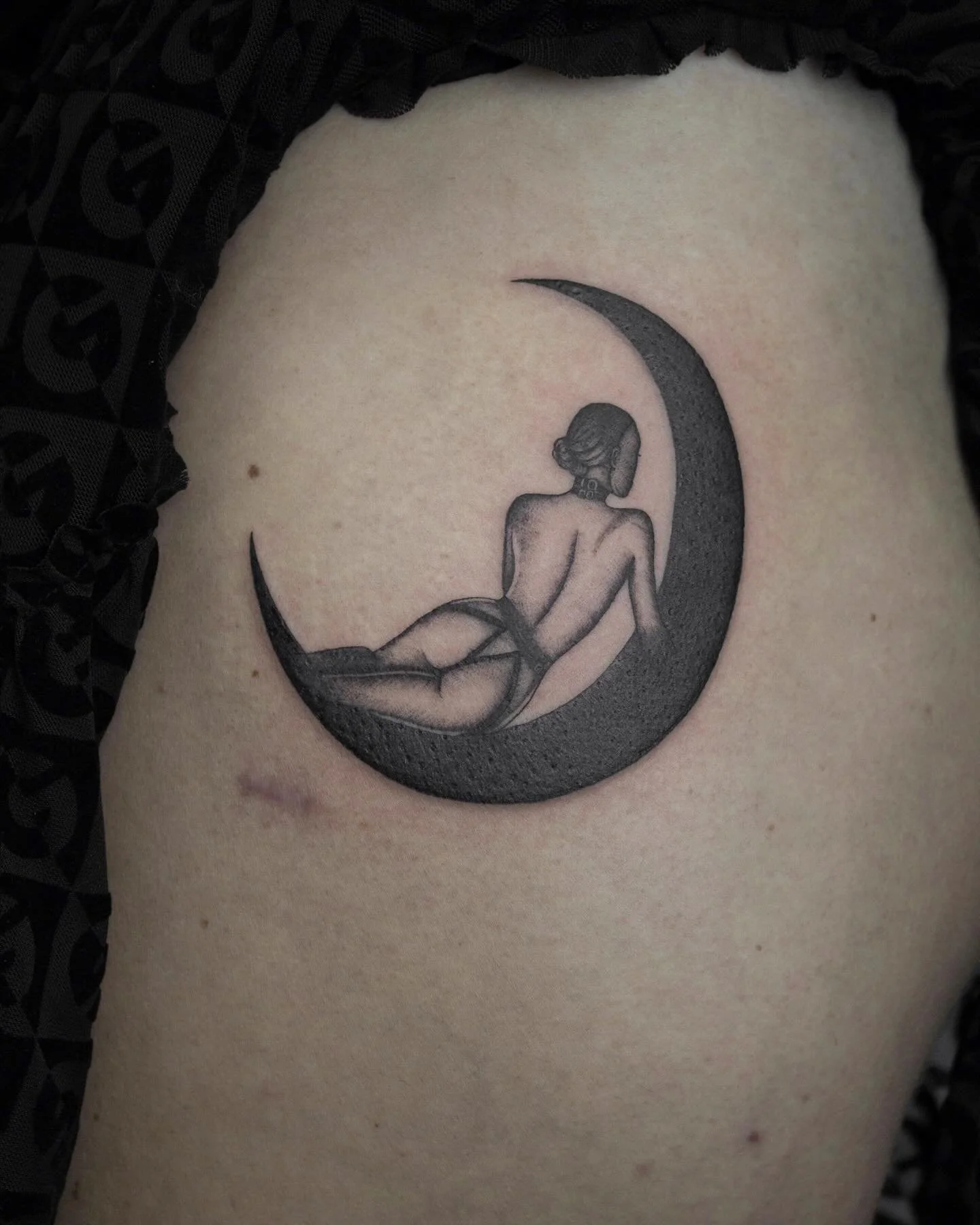 Moongirl from my flash for Inese 🌙✨
Thank you 🫶🏻

#highink #rigatattoo #tattooriga #moontattoo #girlonthemoon #legtattoo #tattooinspo #flashtattoo  #latviatattoo #tattooideas #sexytattoo #bodytattoo #darktattoos #details #tattoolatvia #art
