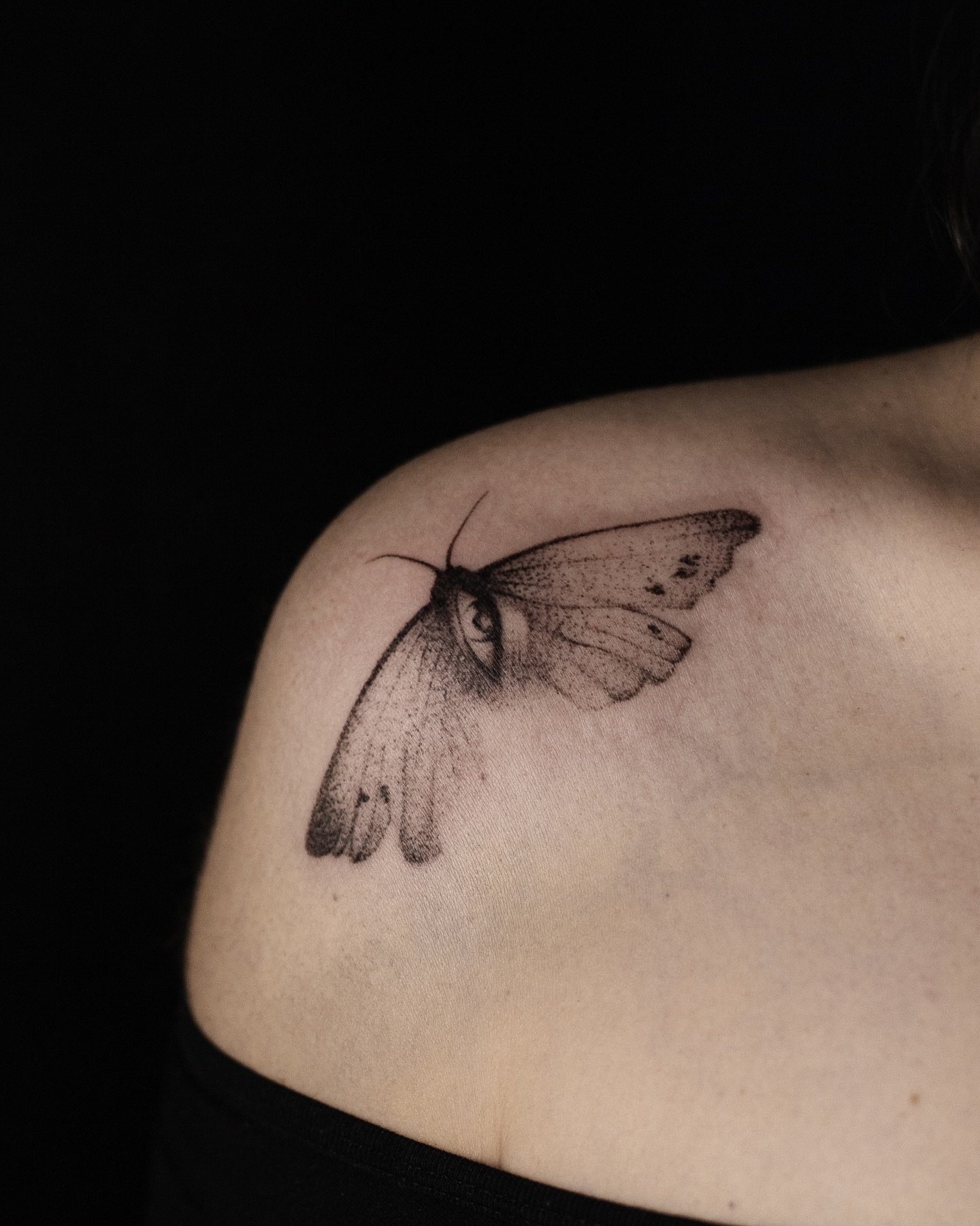 one from my older flashes, thanks so much!! 

#stippleshading #whipshaded #stipplethatshit #butterflytattoo #bugtattoo #botanical #botanicalart #botanicaltattoo #abstracttattoos #botanicaltattooartist #botanicaltattoos  #rigatattoo #tattooriga #tetov