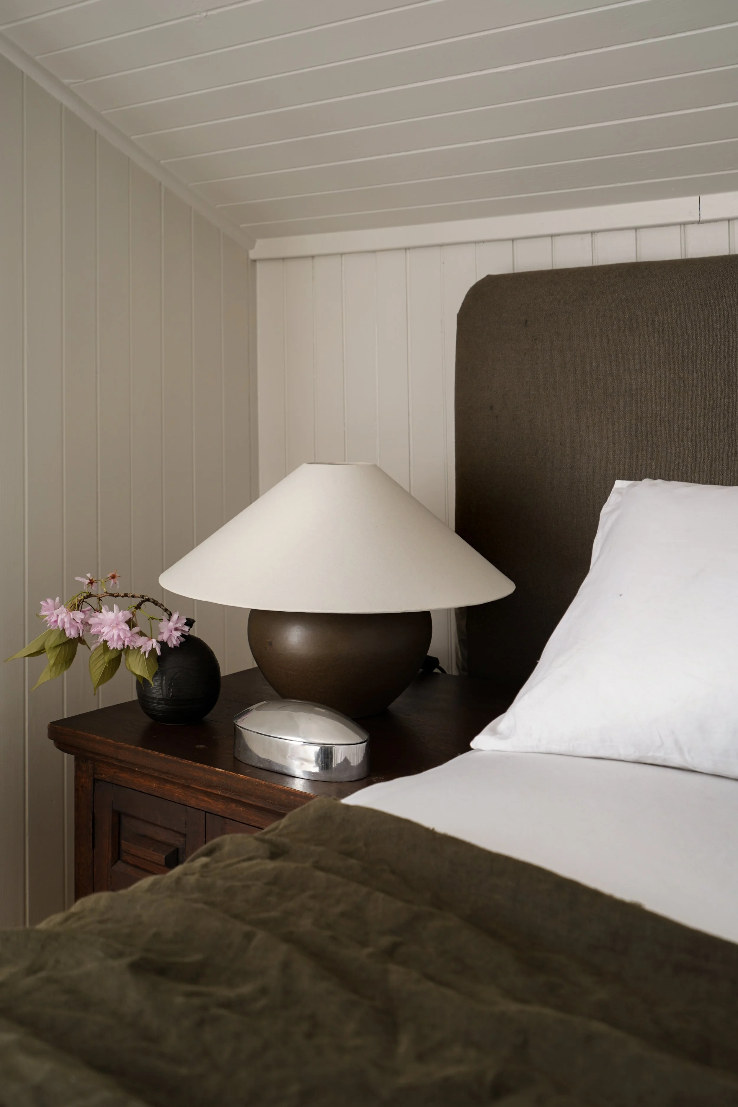 KD Country House primary bed 2.jpg
