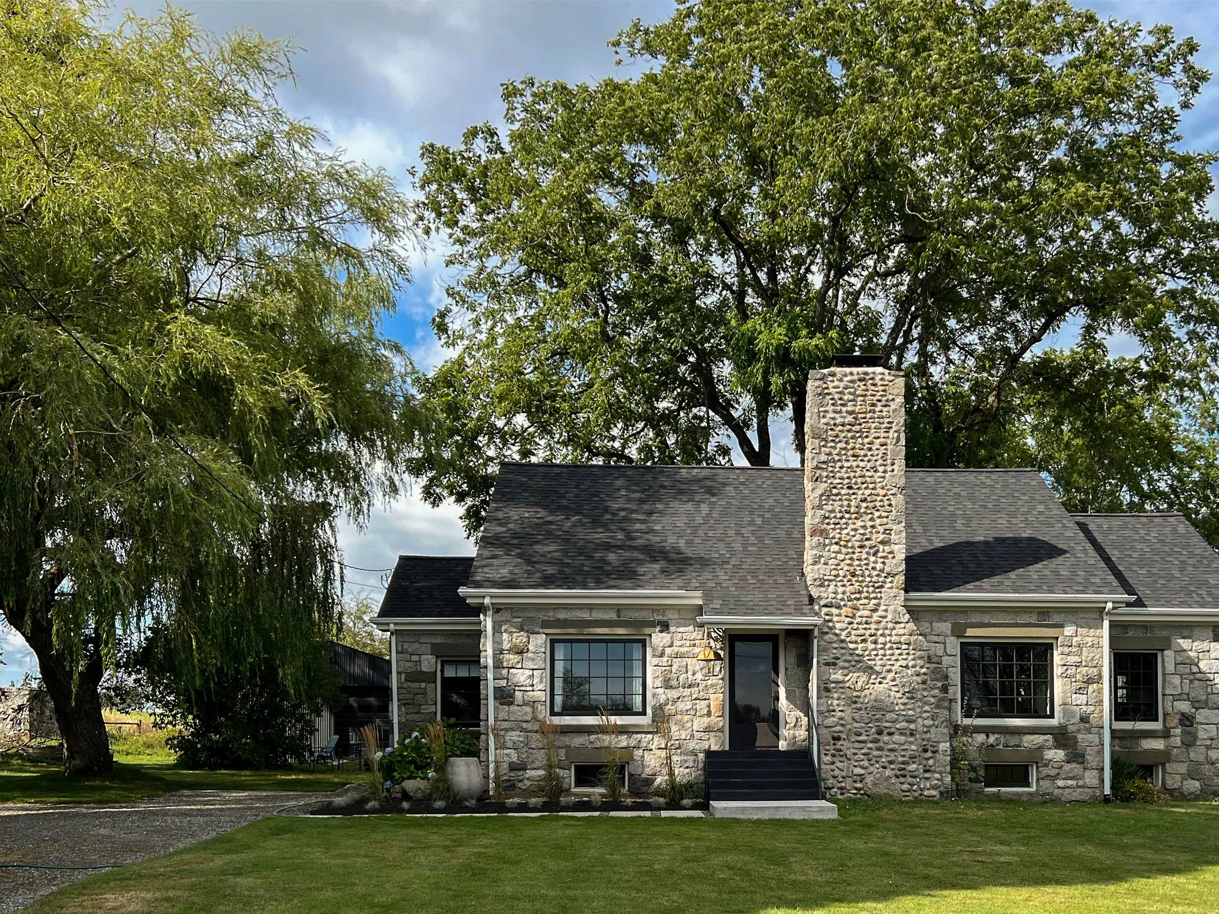 Exterior 1.jpg