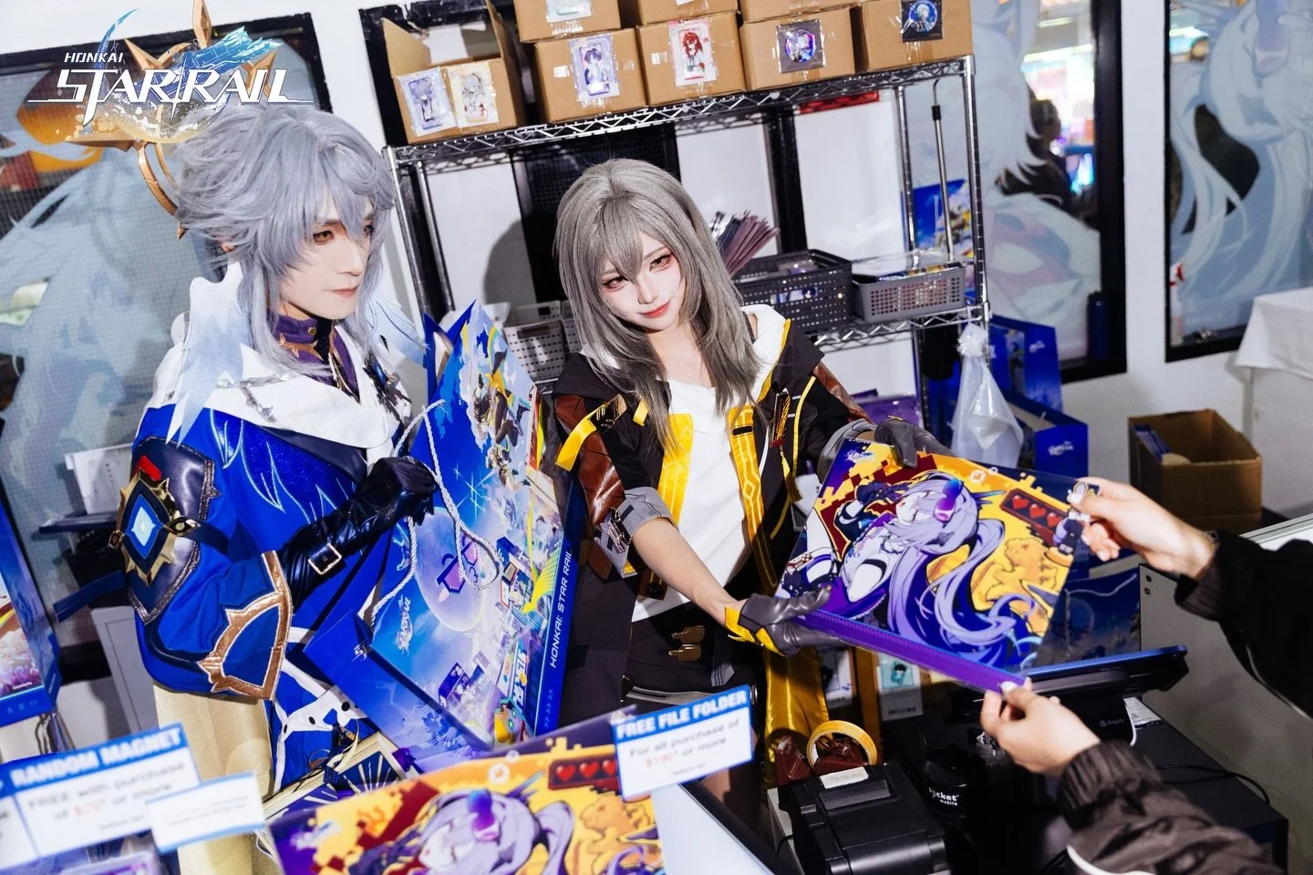 TRAILBLAZERS, DID YOU MISS YOUR CHANCE TO SNAG A HONKAI: STAR RAIL 3RD ANNIVERSARY SPECIAL TICKET? 
🌌🌟🚝✨

You can bring 2 receipts from participating stores to the Honkai: Star Rail Pop-Up Shop to redeem your special anniversary ticket from now un