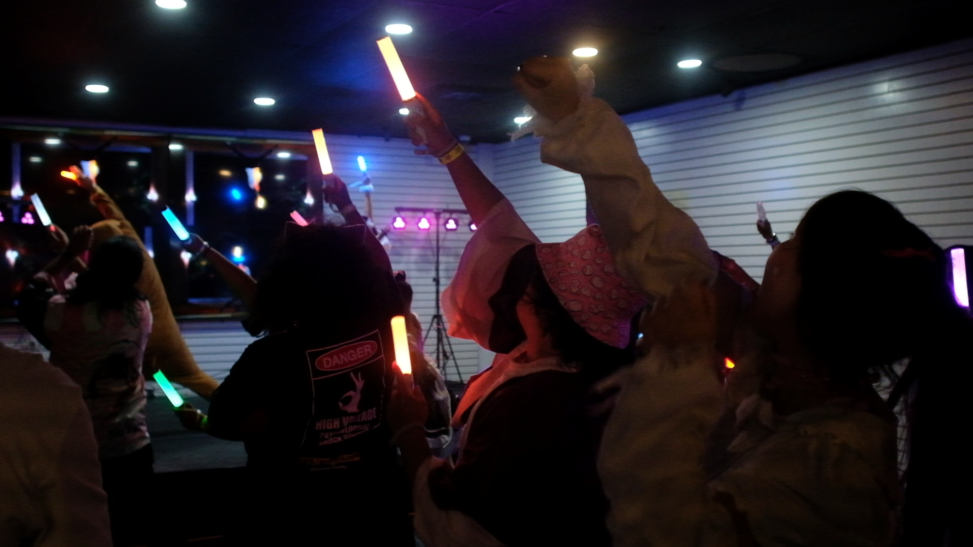 Crowd 2.png