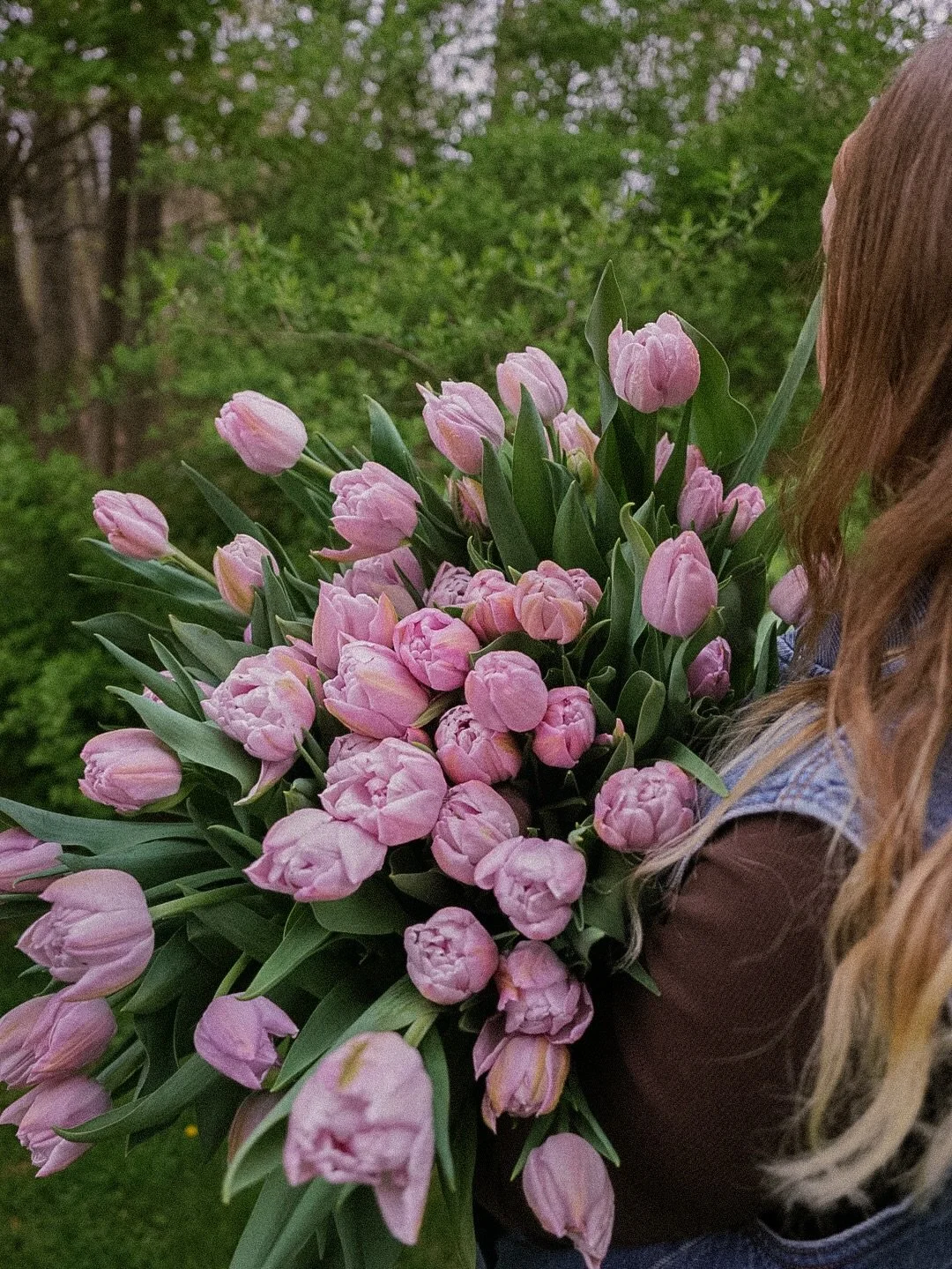 Locally grown flowers, from one mama to another! 🫶🏼💐✨

Tulip bouquet pre-orders are currently open for pick up and delivery this week! 

Check out the link in our bio ✨