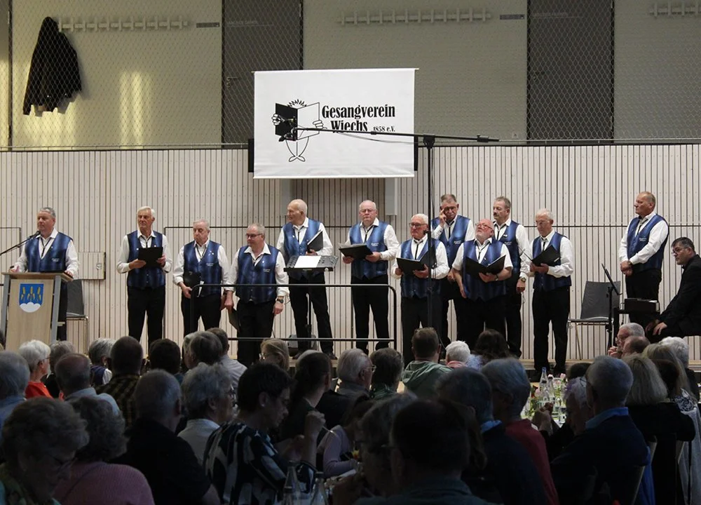 Unser Männerchor eröffnet den musikalischen Abend