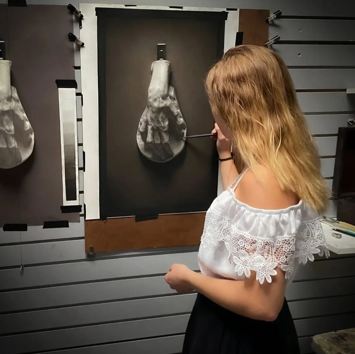 ☀️ This summer, refine your craft at Miano Academy.

Join our Live Figure Drawing Long Pose (June) and Live Portrait Long Pose (July).

Enroll on our website to reserve your spot! 🎨✨

 #MianoAcademy #SummerIntensive #PortraitDrawing #FigureDrawing