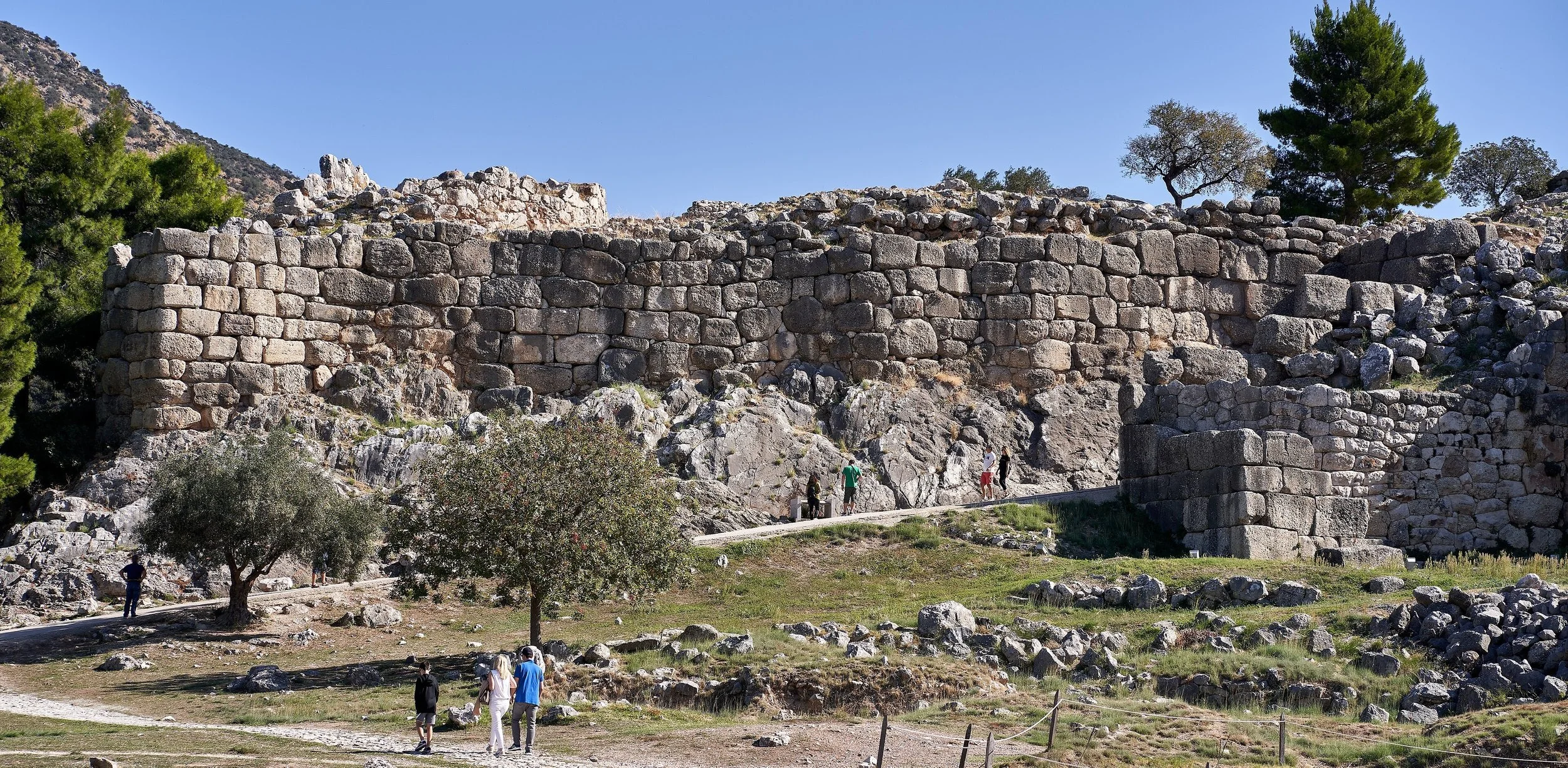 The_Cyclopean_walls_of_Mycenae_on_October_27,_2019.jpg