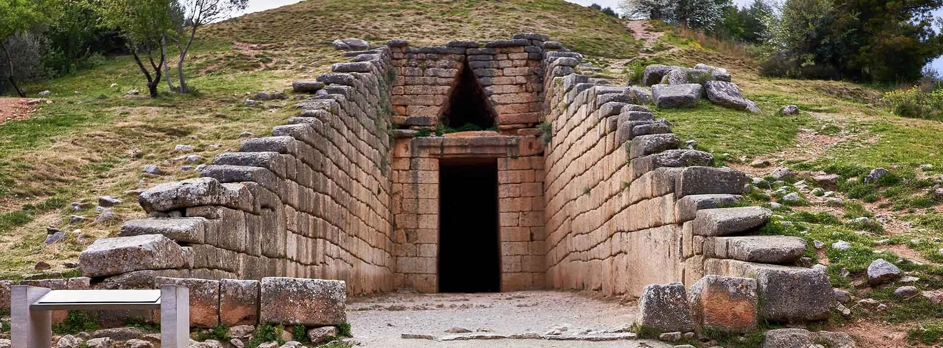 lba-tomb-mycenae.jpg