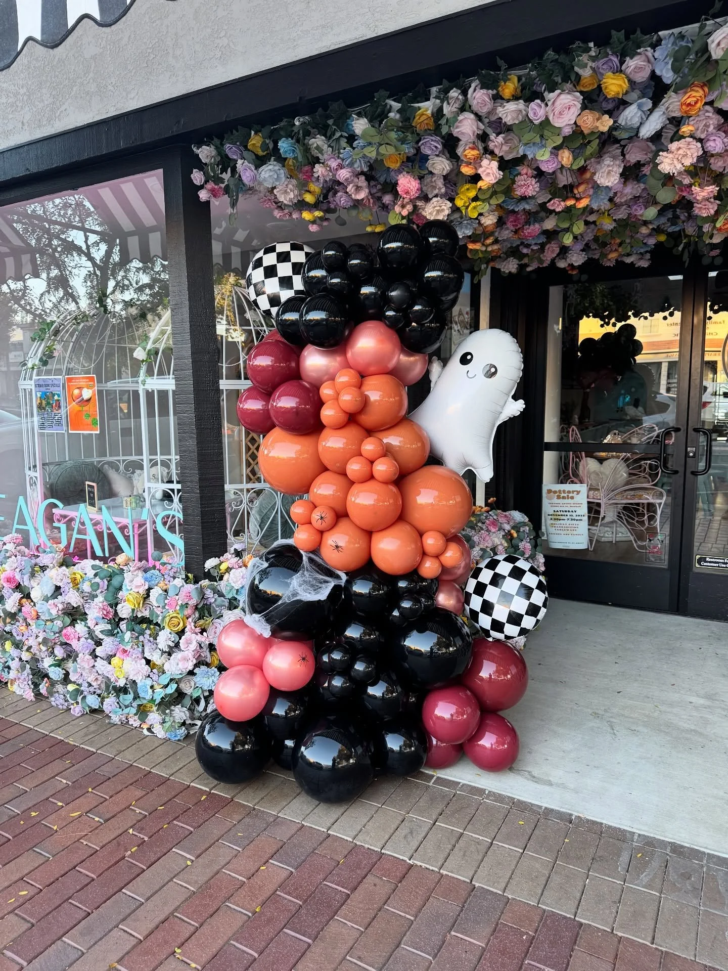 Had a fa-boo-lous time with this set up up for @teaganstearoom’s Spooky Tea Party! Everyone was in good spirits. π»π«
#scvsmallbusiness #halloween #halloweenballoons #balloonstylist #losangelesballoons