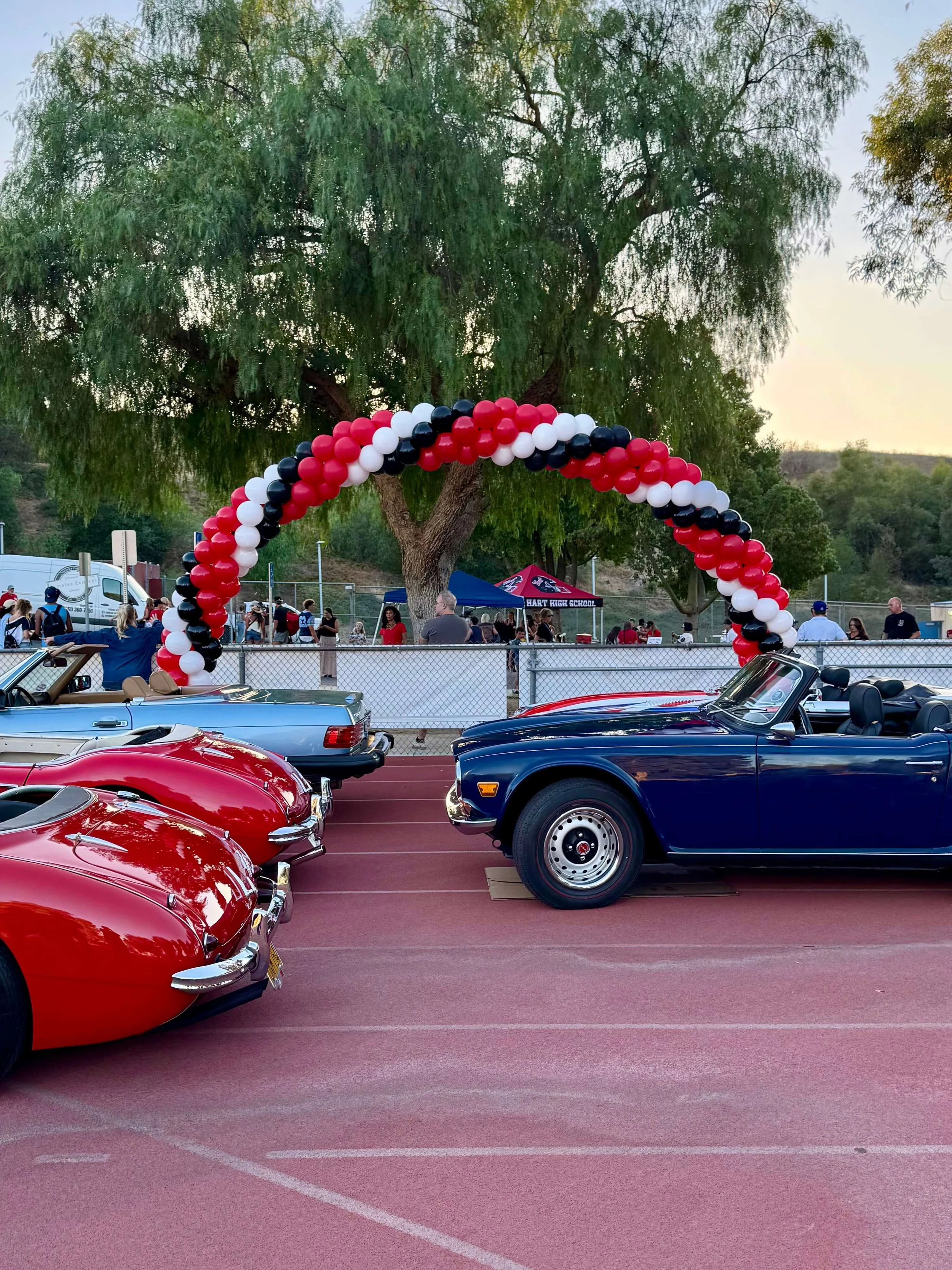 Classic red, white, and black balloon arch for Hart High School’s homecoming at College of the Canyons in Santa Clarita.
