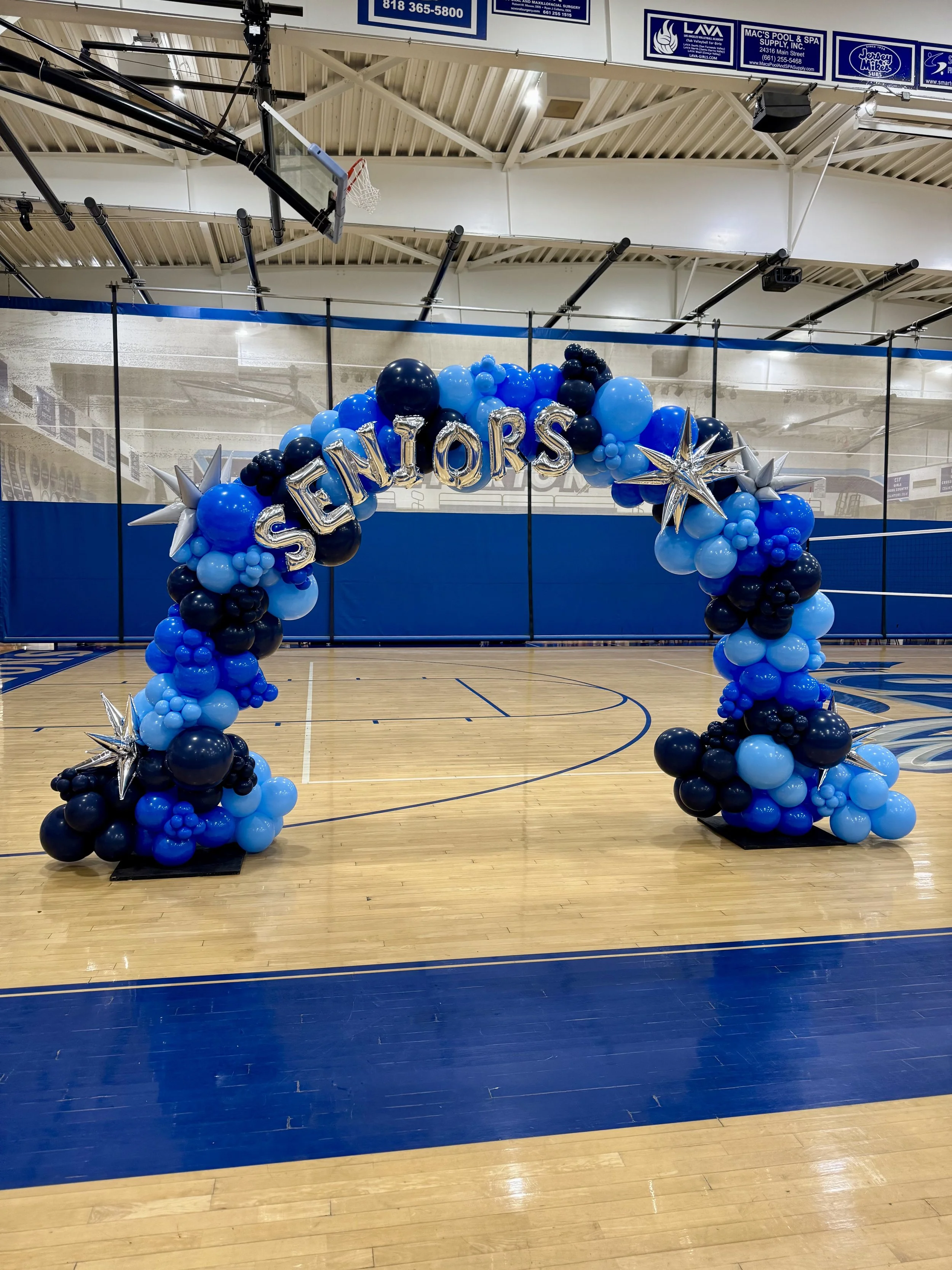 Balloon garland in various shades of blue with "seniors" spelled out.