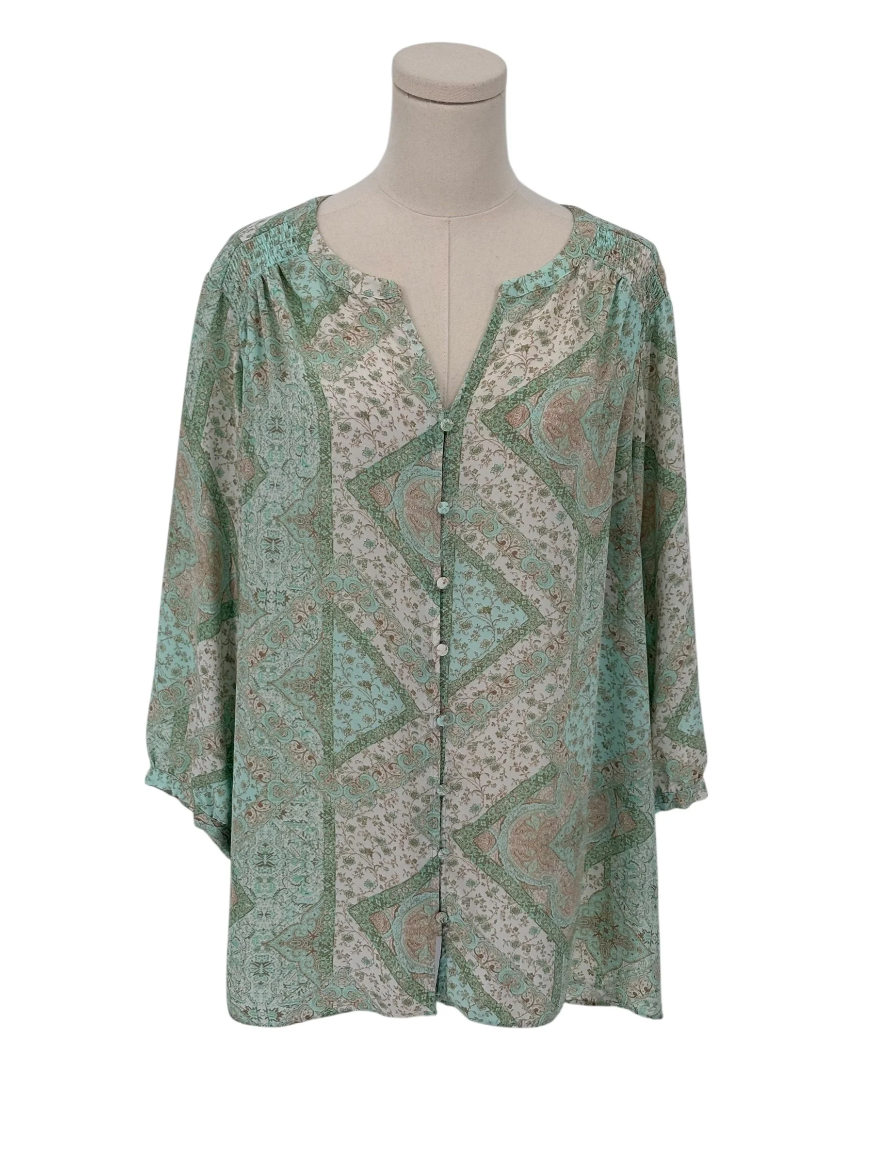 ROSE+OLIVE Green Paisley Print Smocked Front Button Blouse (Size 1X)