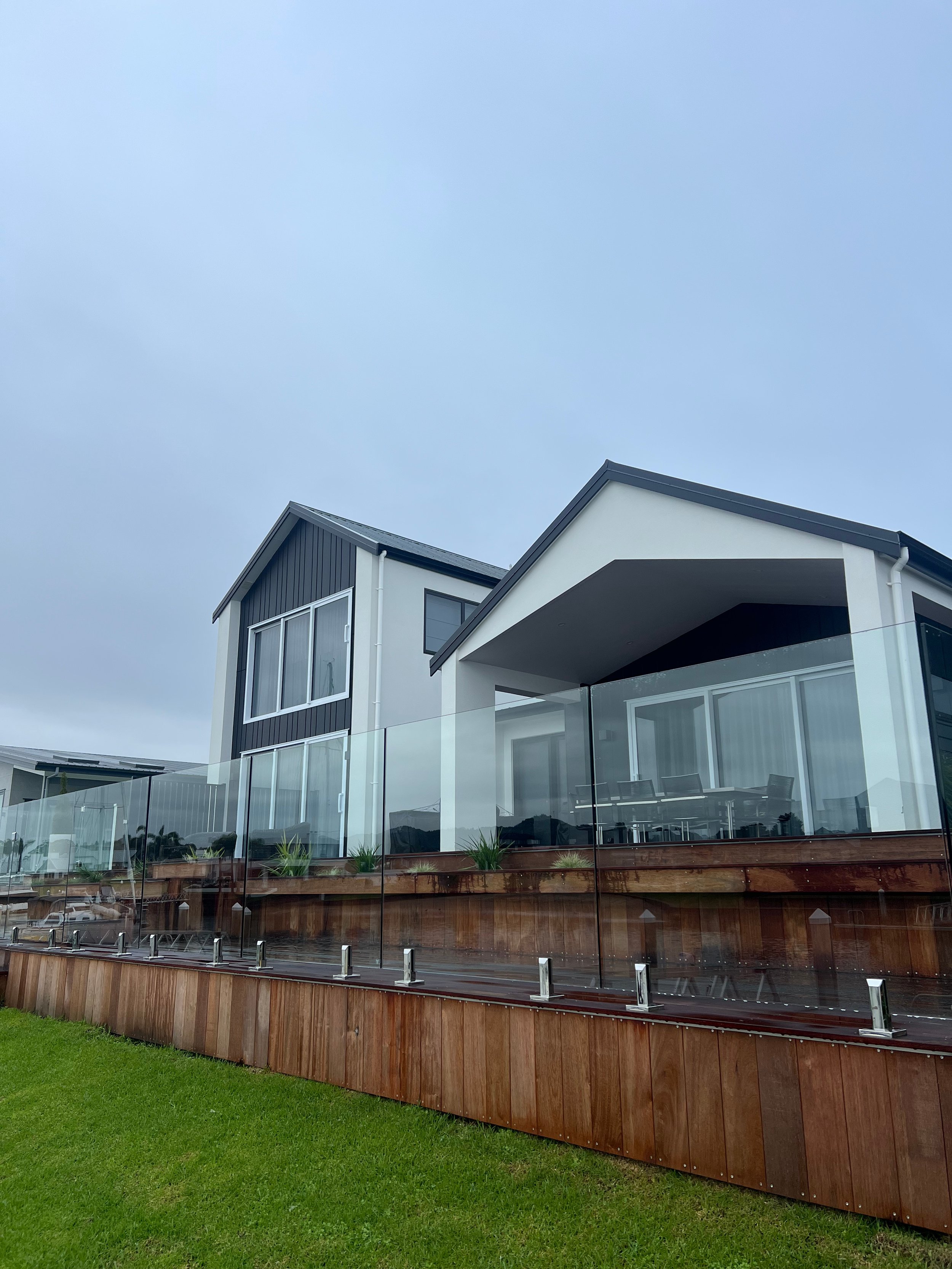 Jayco Glass balustrade 3.jpg