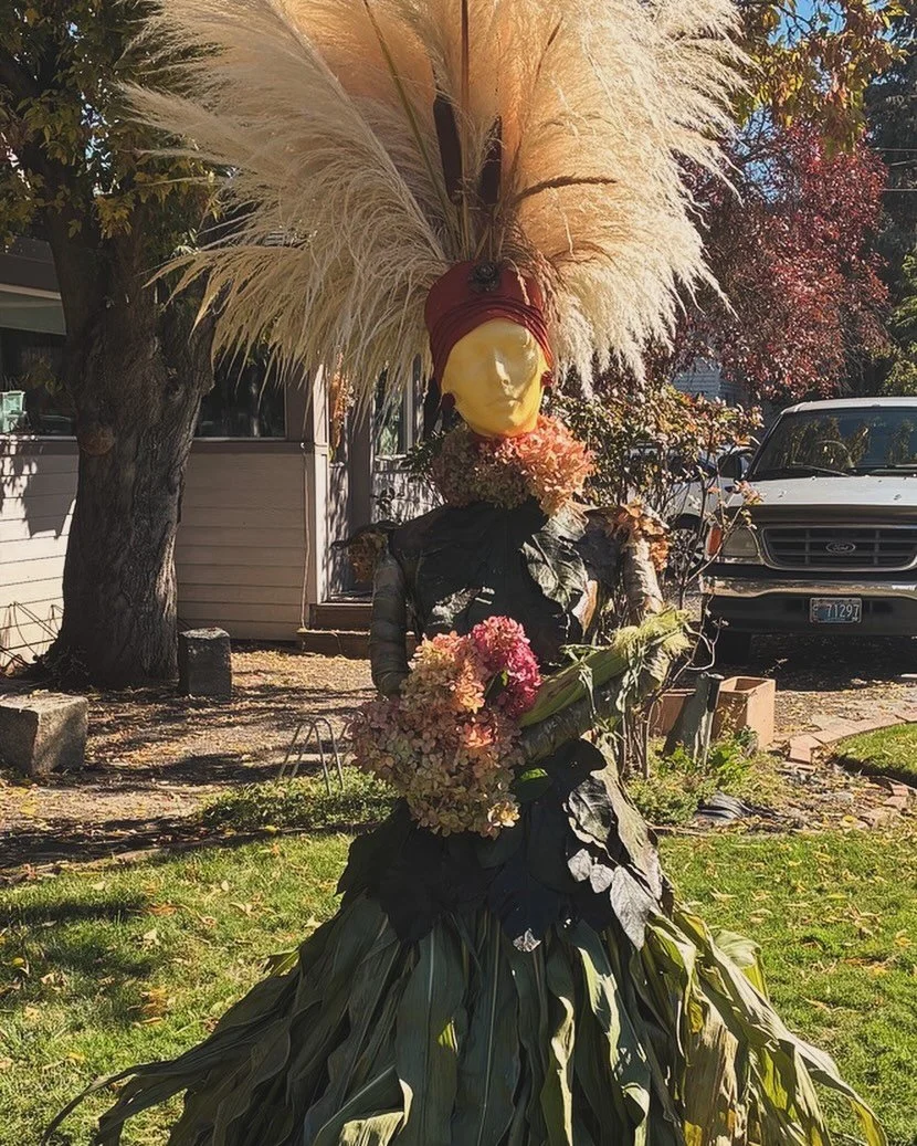 October is here, the harvest is happening and Josephine the Harvest Queen is back visiting Jacksonville! Fall is a beautiful season in Jacksonville. Long walks, yummy food, and great shops are just a few things to do! #fall is here #visitjacksonville